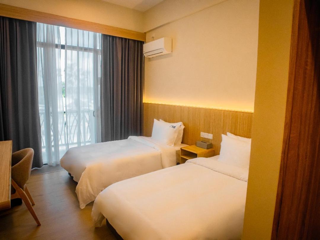 Twin Room with Balcony photo 3