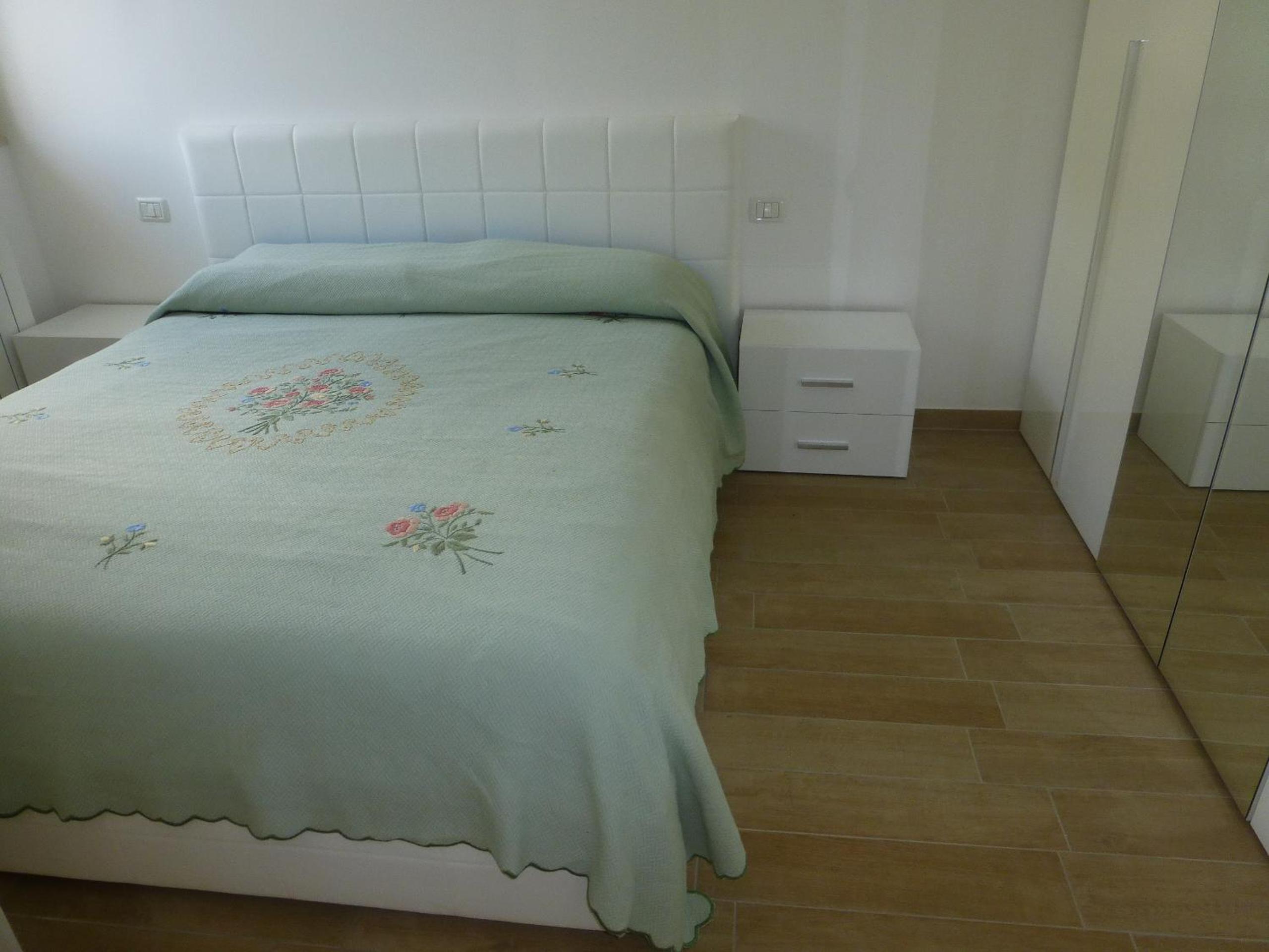 Two-Bedroom Apartment - Photo 2