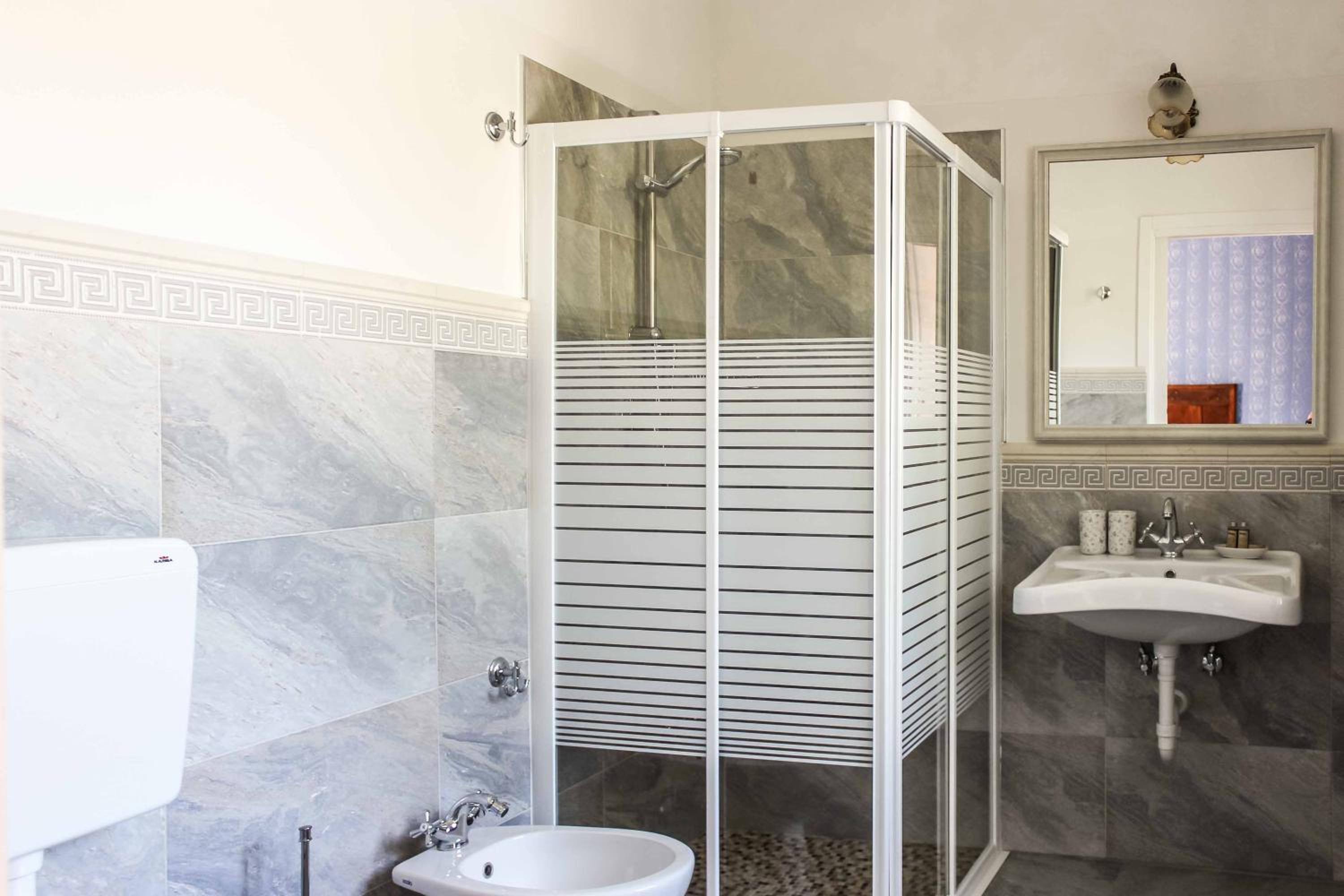 Standard Double or Twin Room photo 2