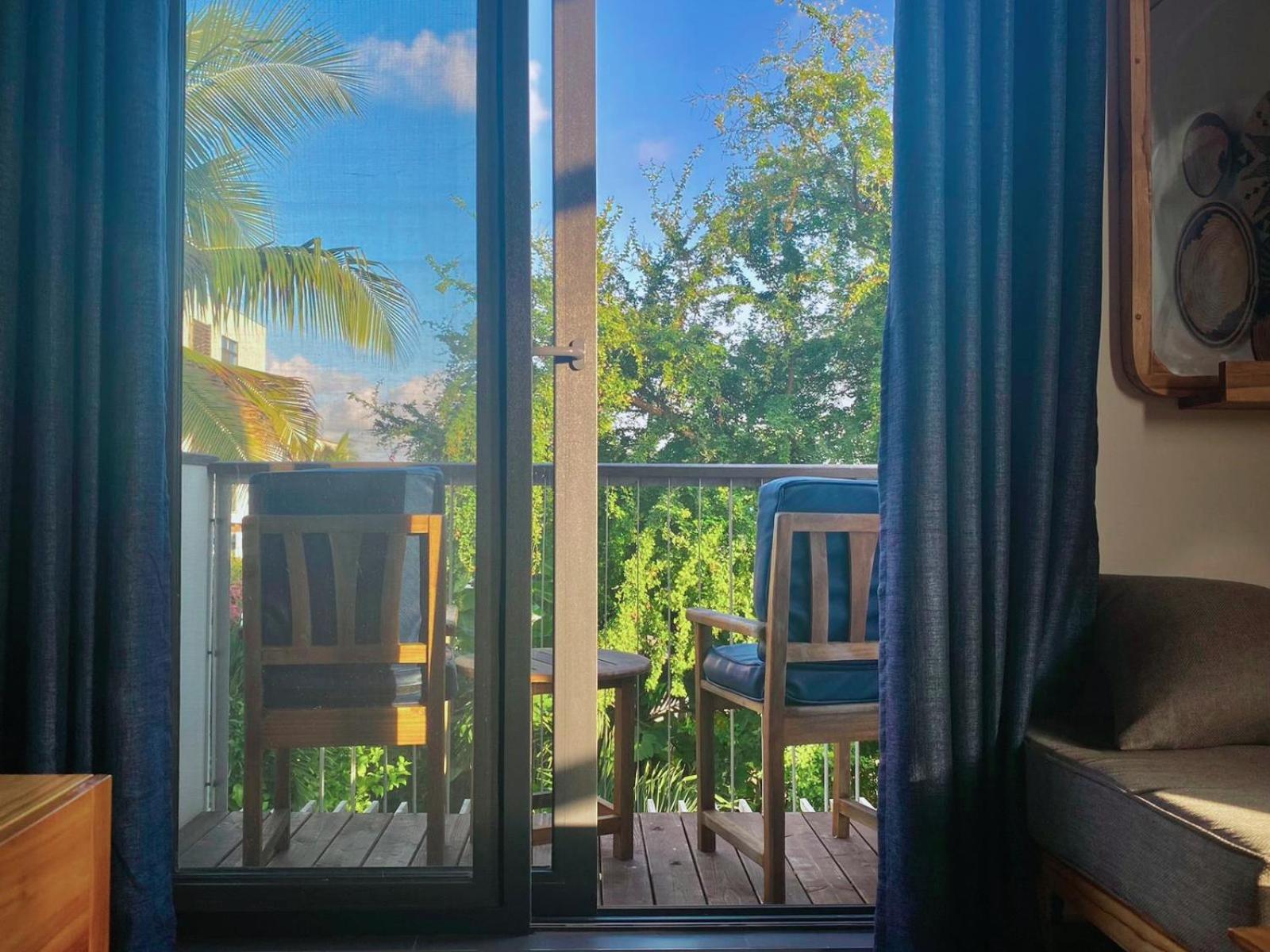 Deluxe One-Bedroom Apartment with Garden View photo 3