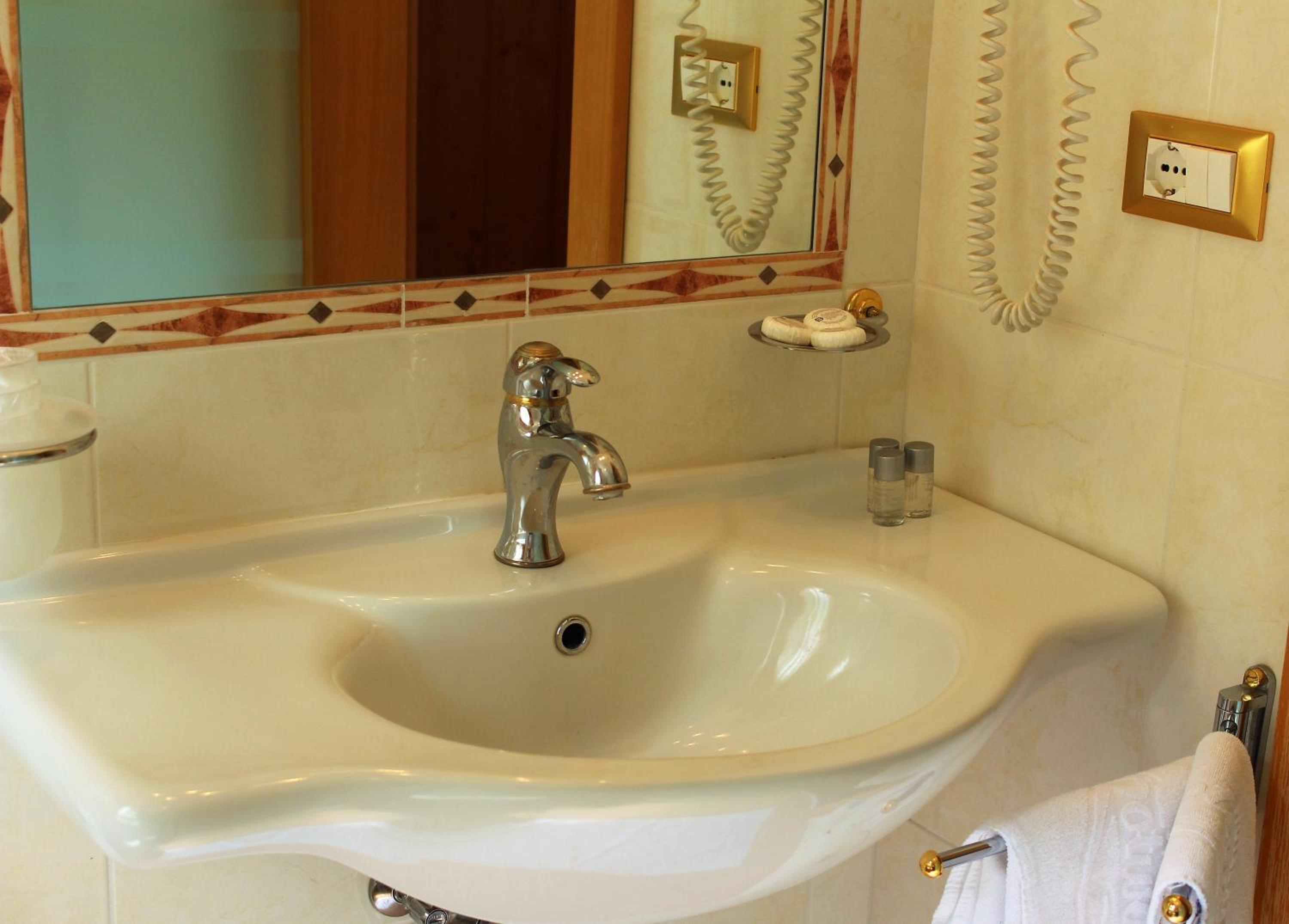Superior Double-Room with Balcony  - Photo 10