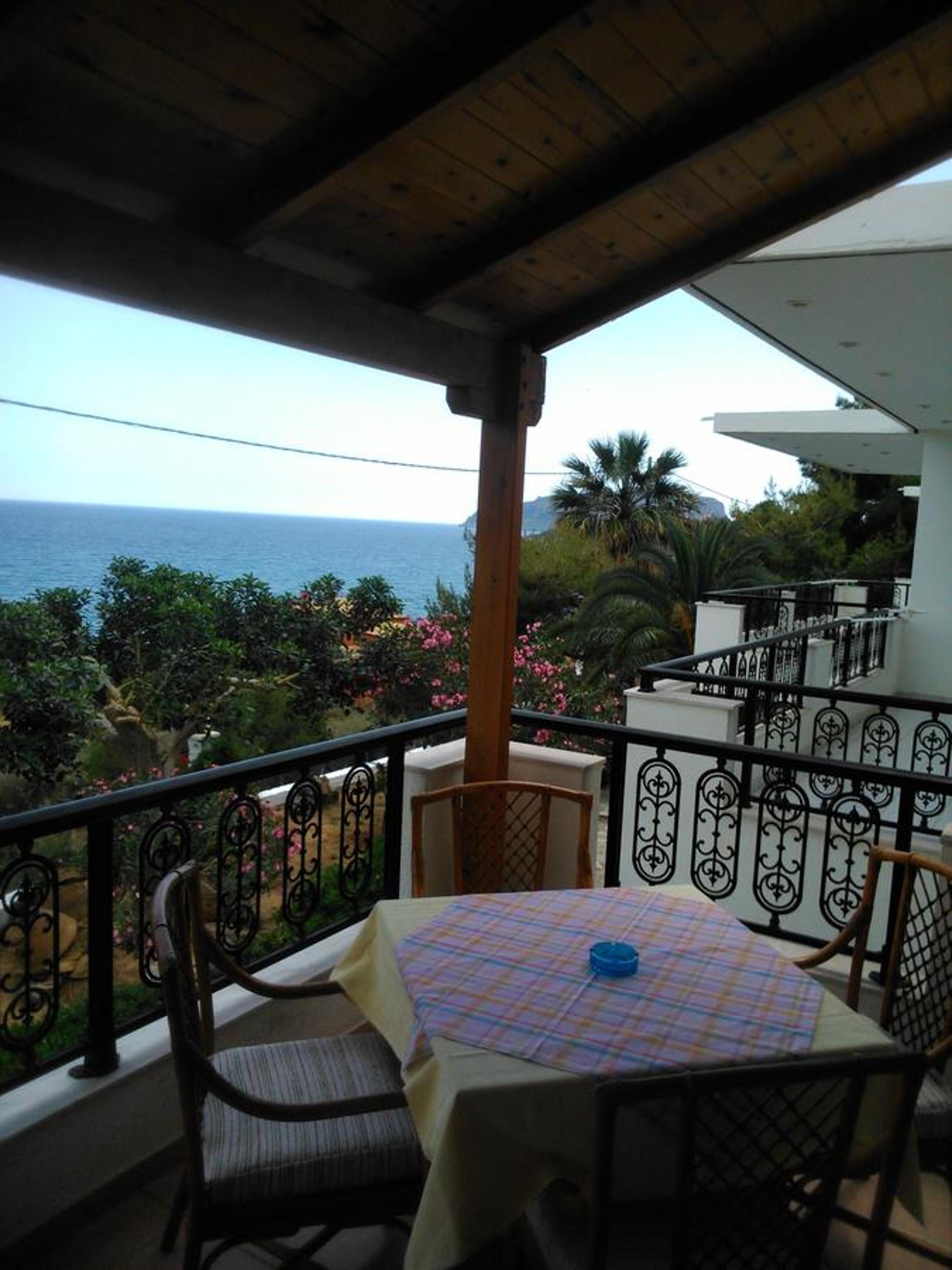 One-Bedroom Apartment with Sea View - Photo 2