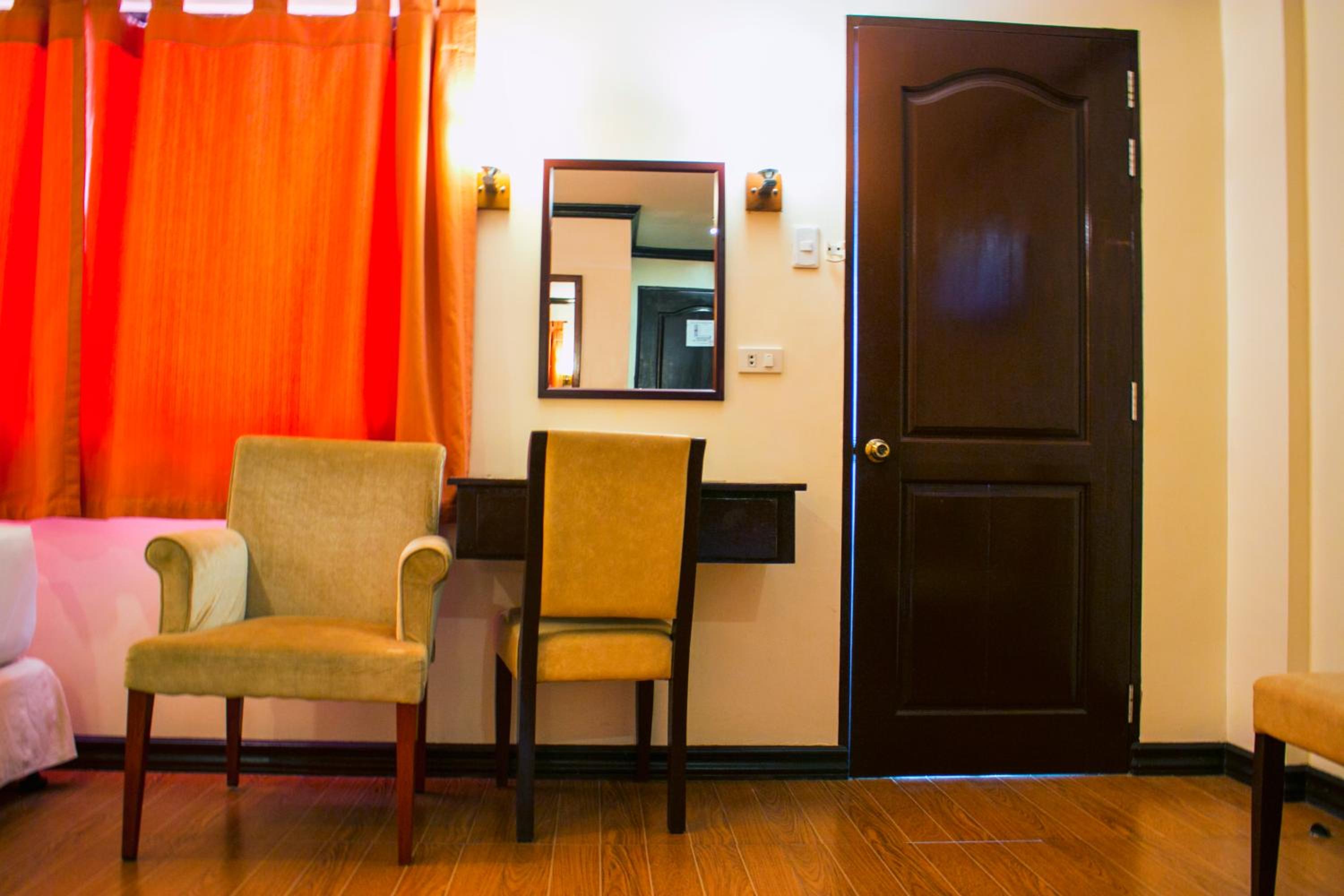 East Wing Deluxe  - Photo 6