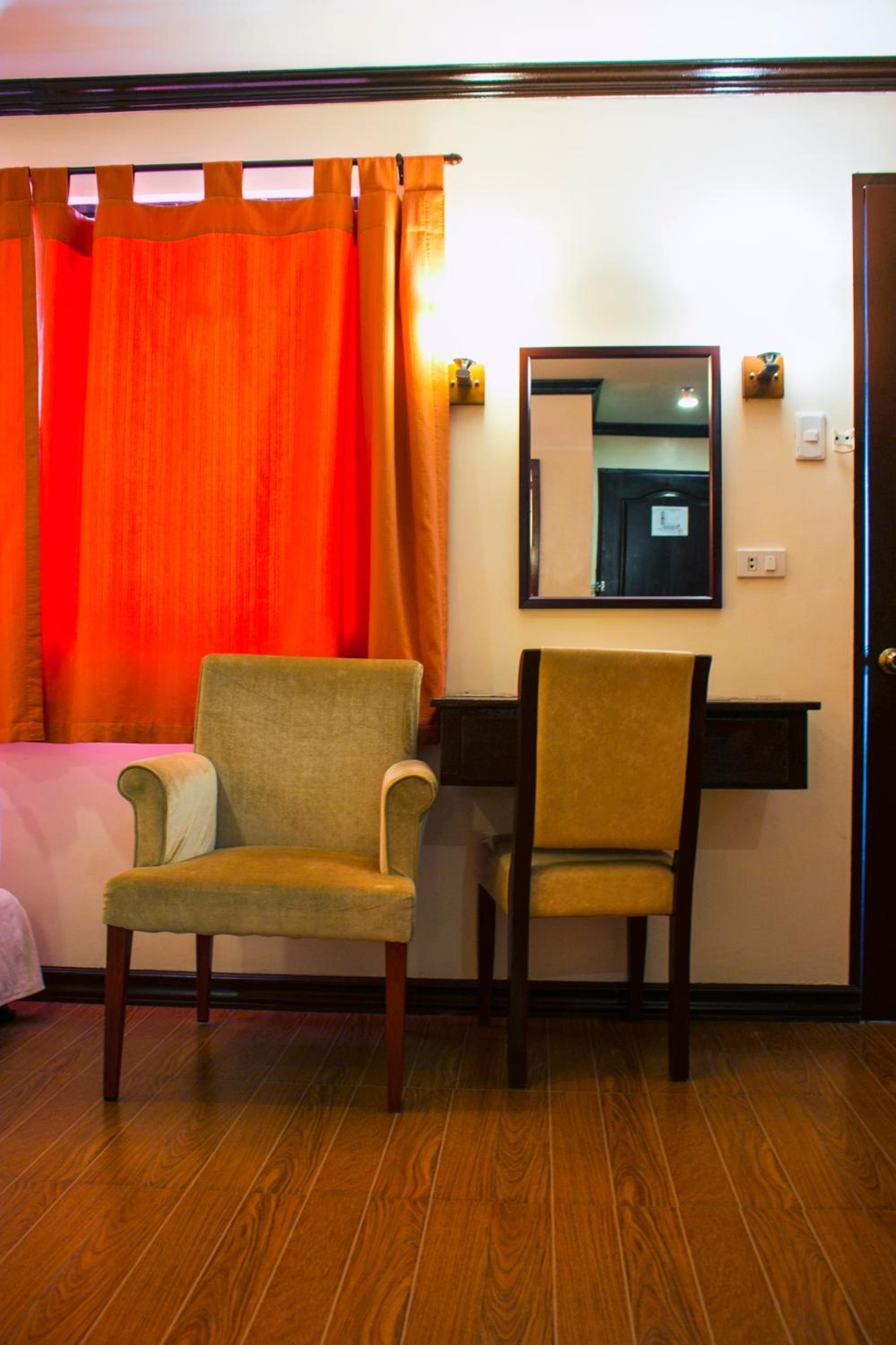 East Wing Deluxe  - Photo 3