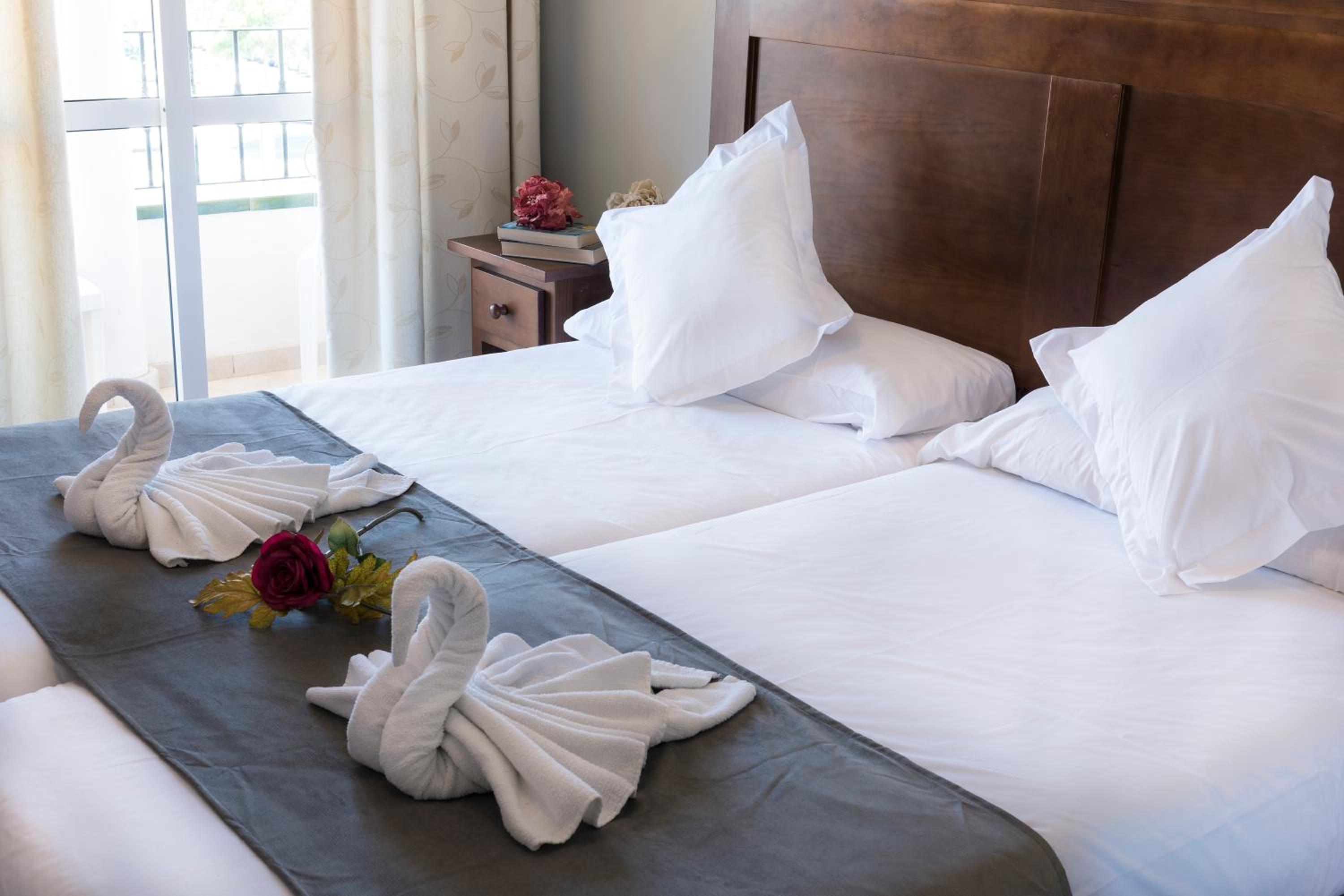 Double Room with Balcony - Photo 5