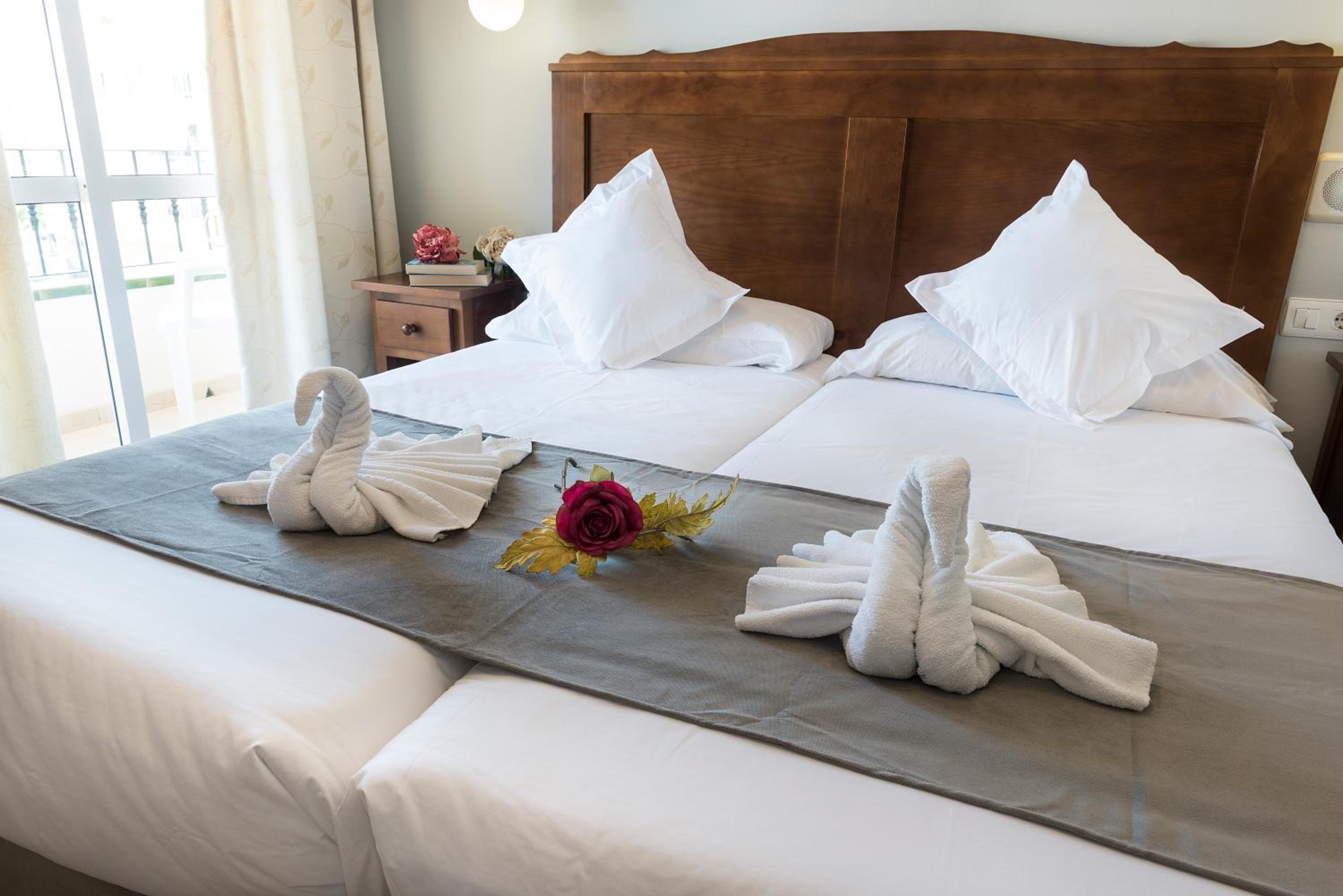 Double Room with Balcony - Photo 4