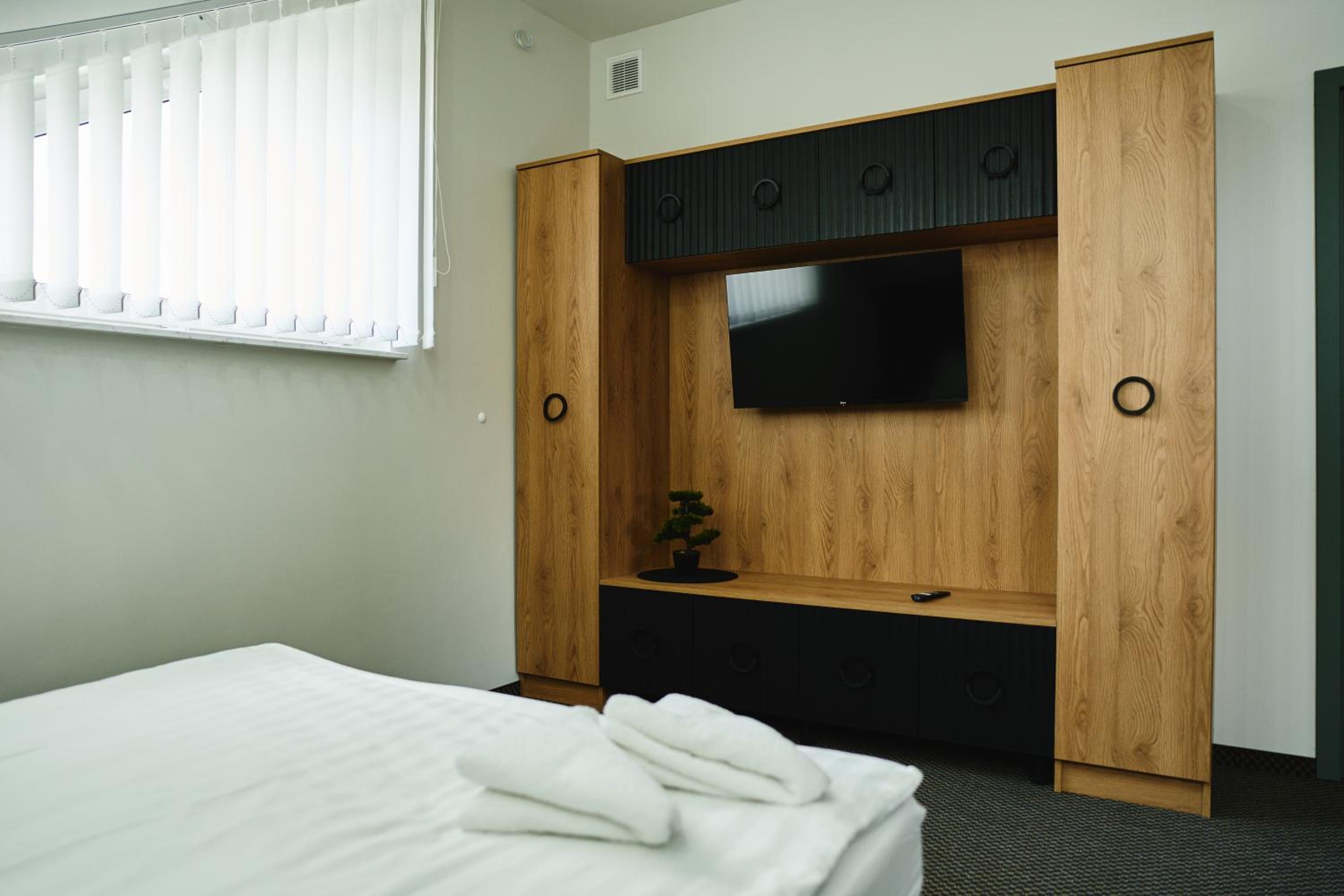 Large Double Room - Photo 2