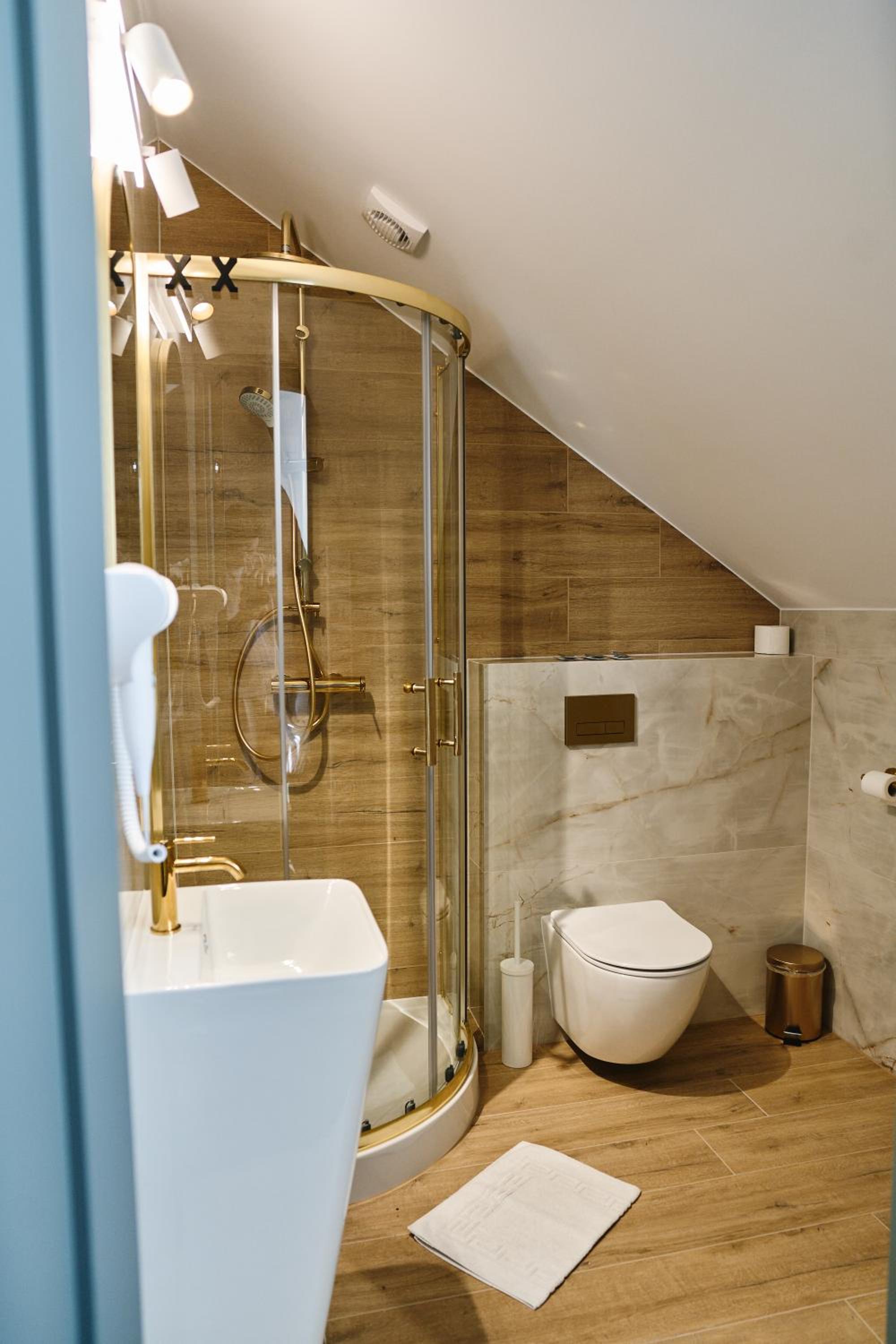 Large Double Room - Photo 9