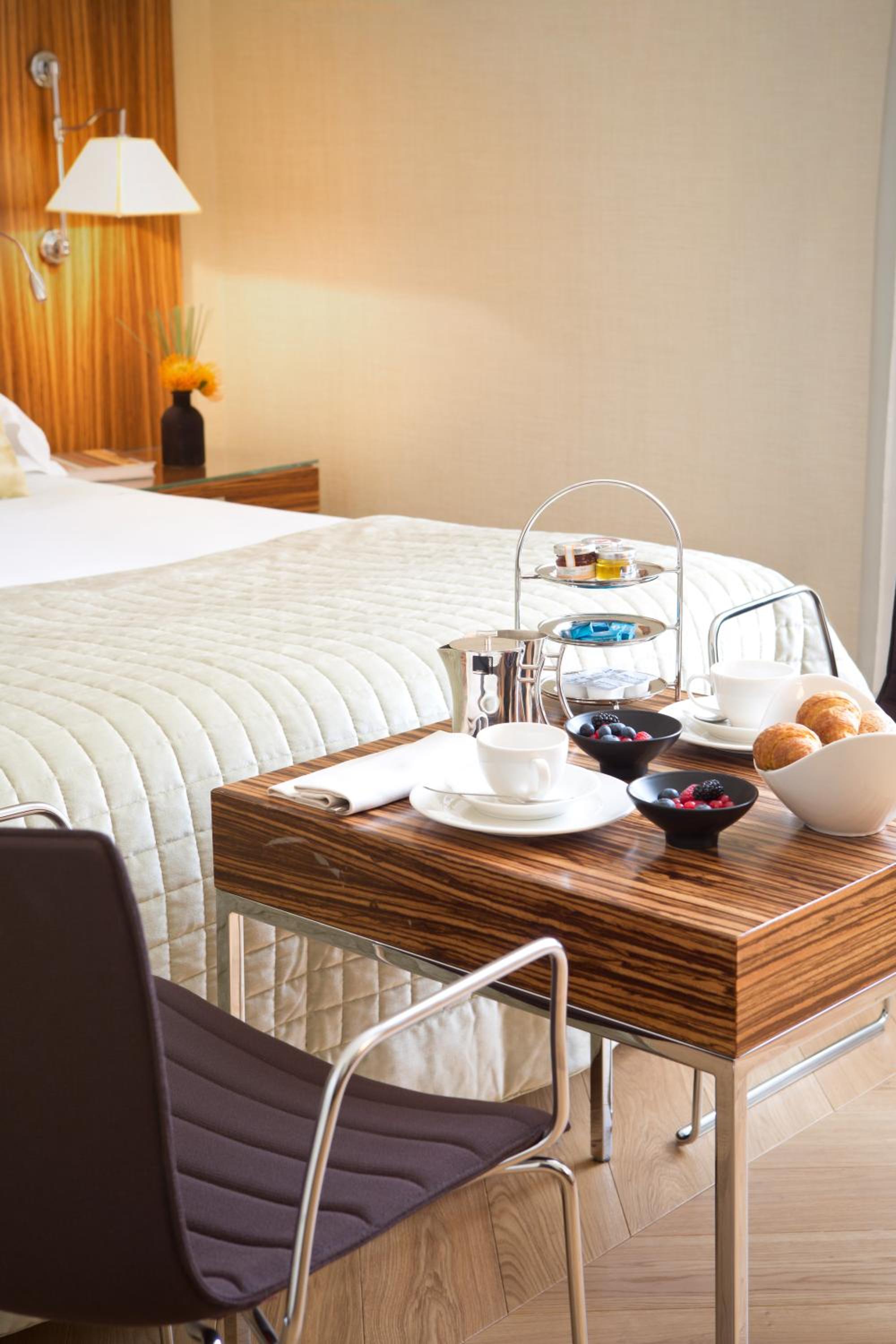 Deluxe Double or Twin Room thumbnail 5