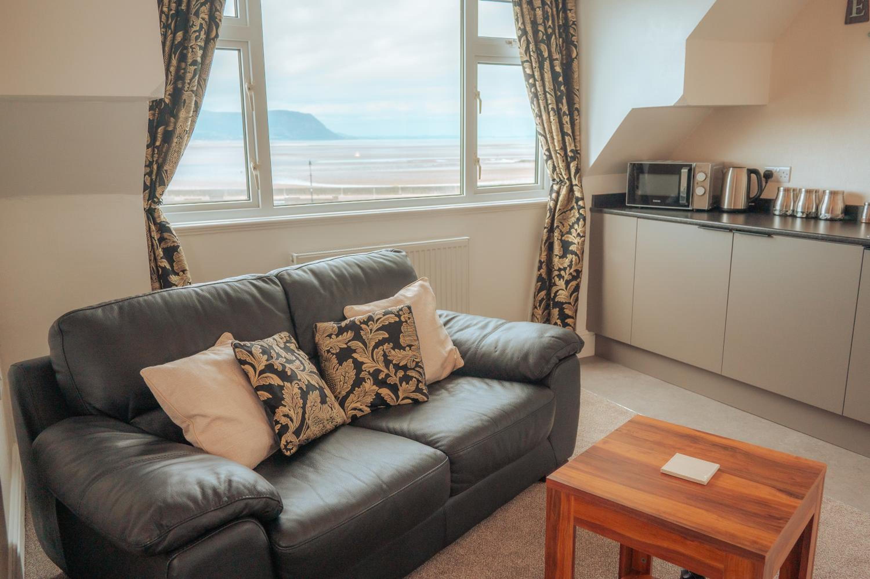 Deluxe Suite with Sea View photo 3