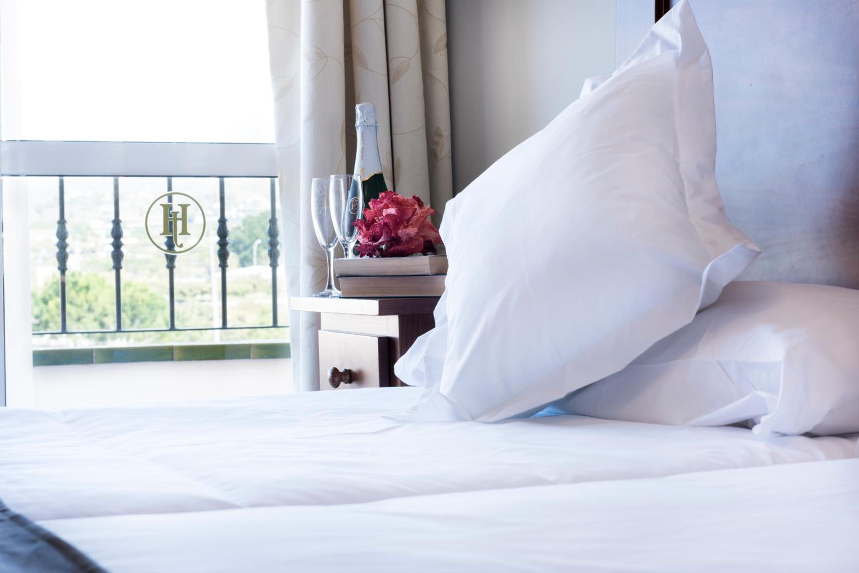 Double Room with Balcony - Photo 7