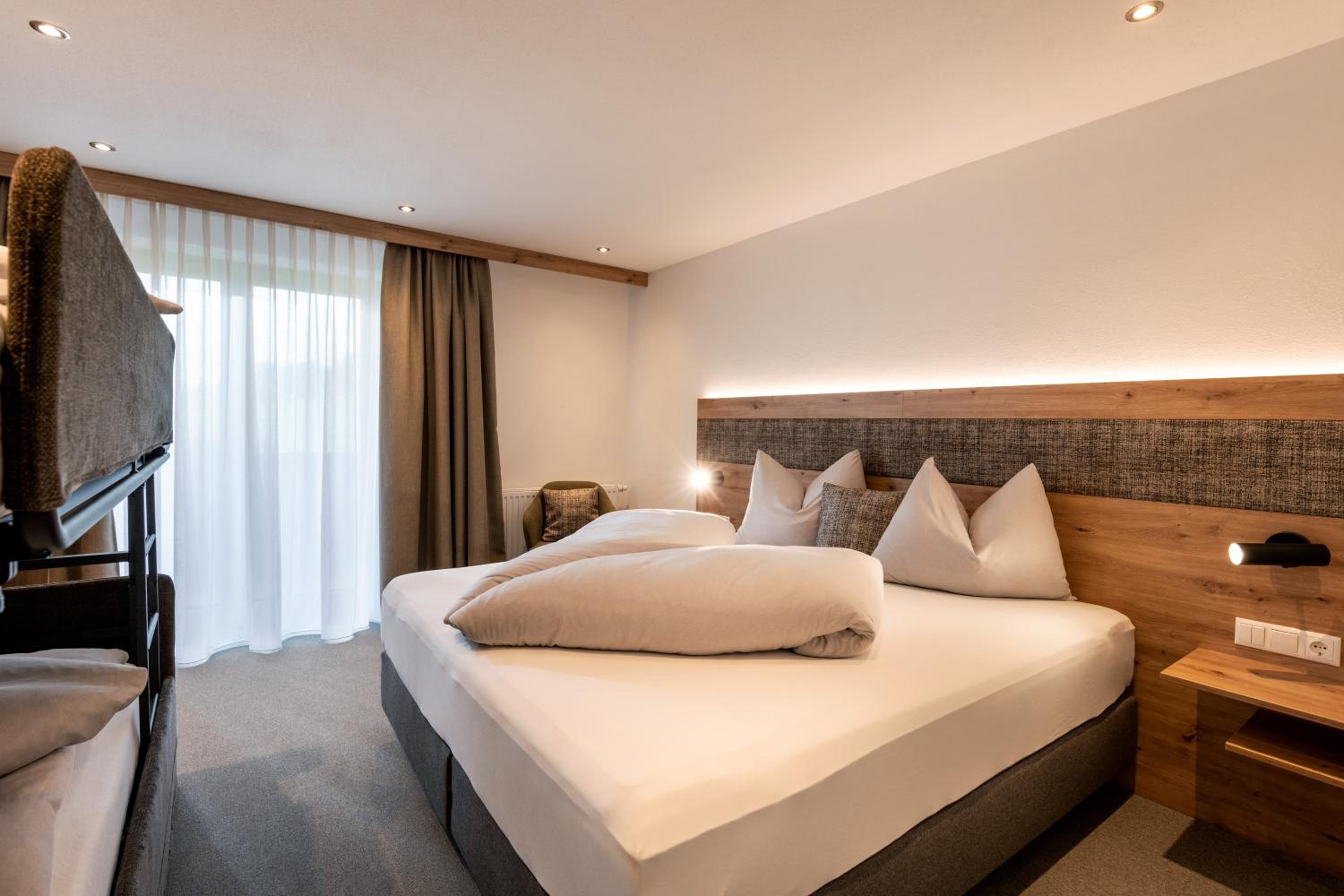 Quadruple Room - Photo 1