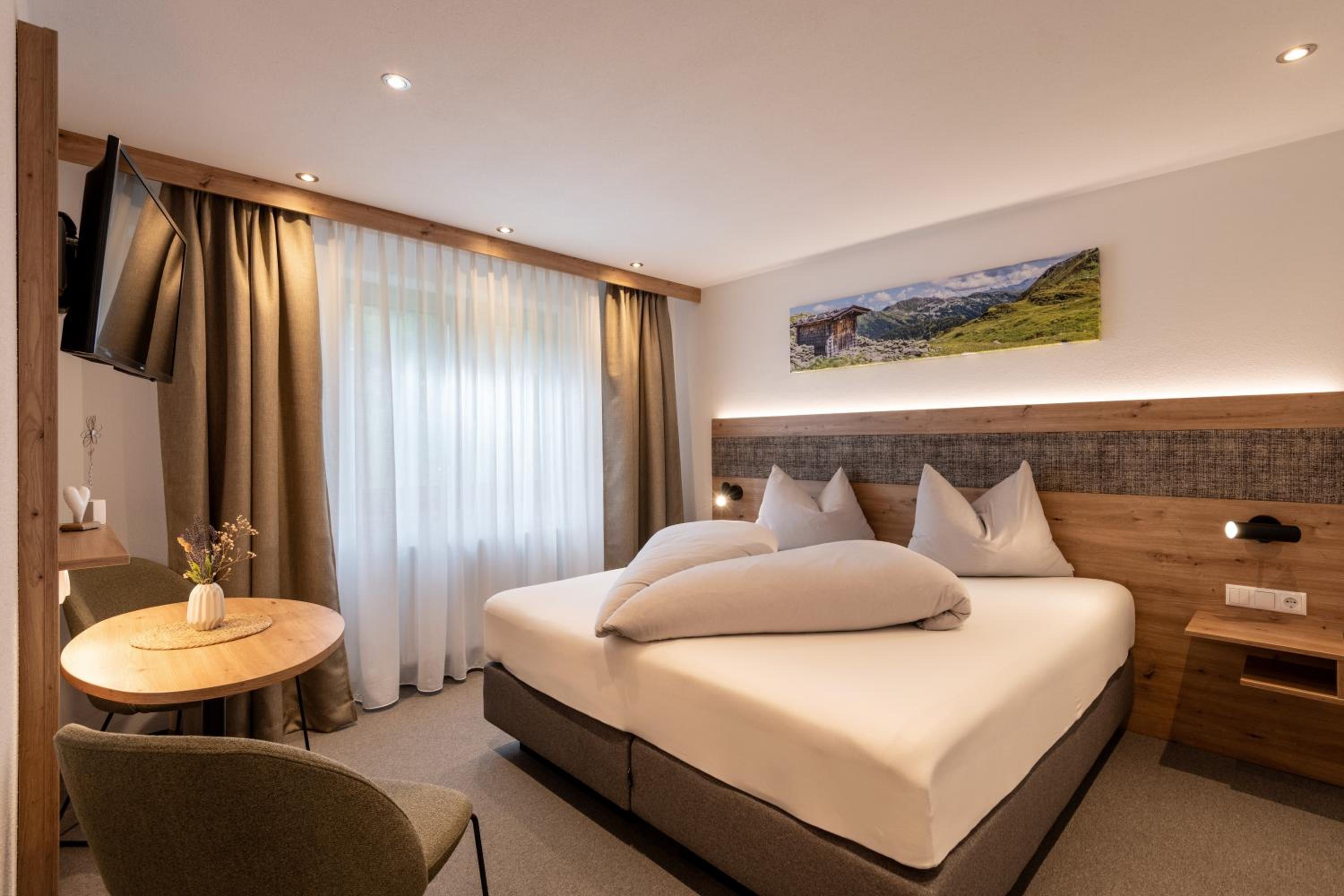 Deluxe Double or Twin Room - Photo 4