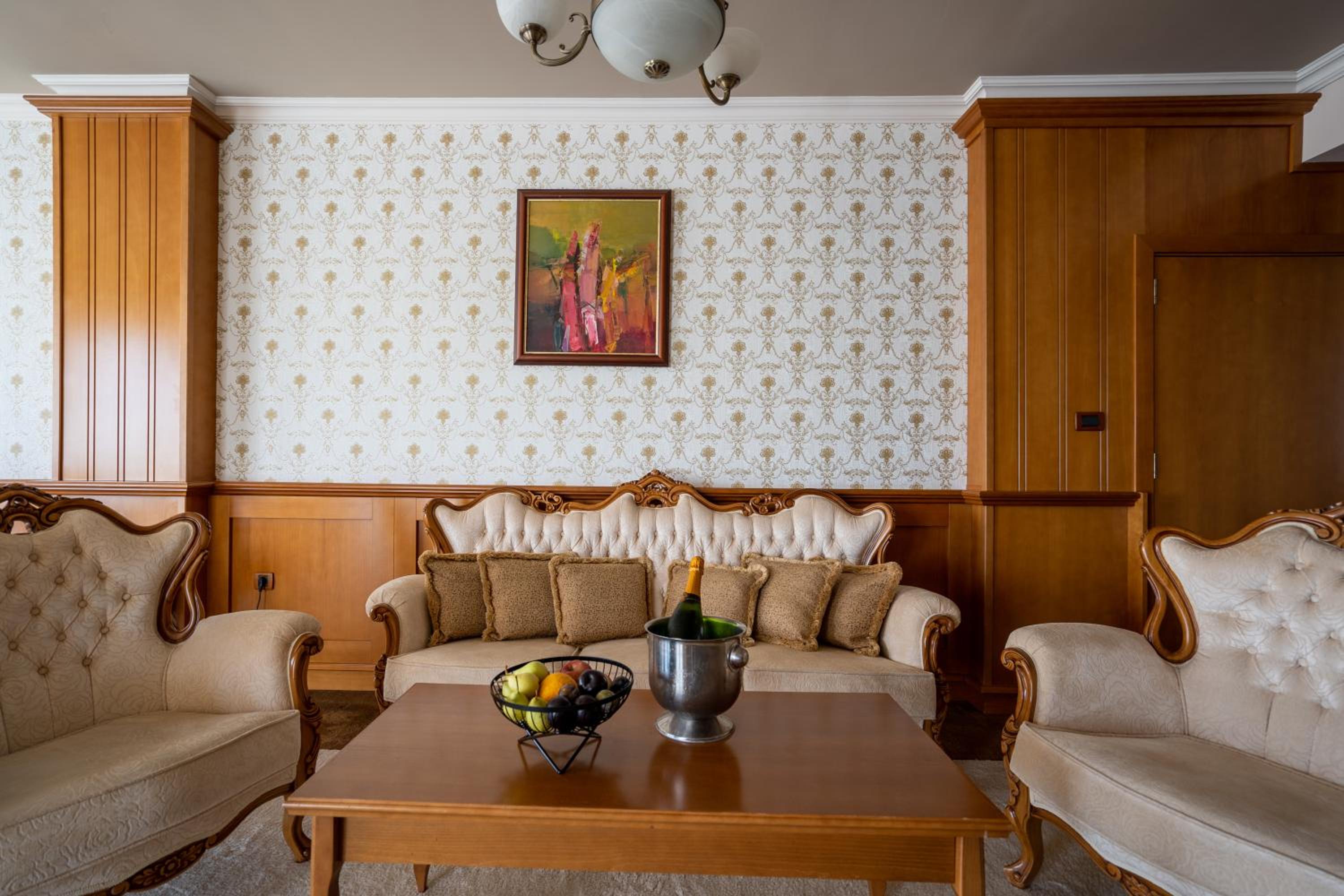 Presidential Apartment photo 2