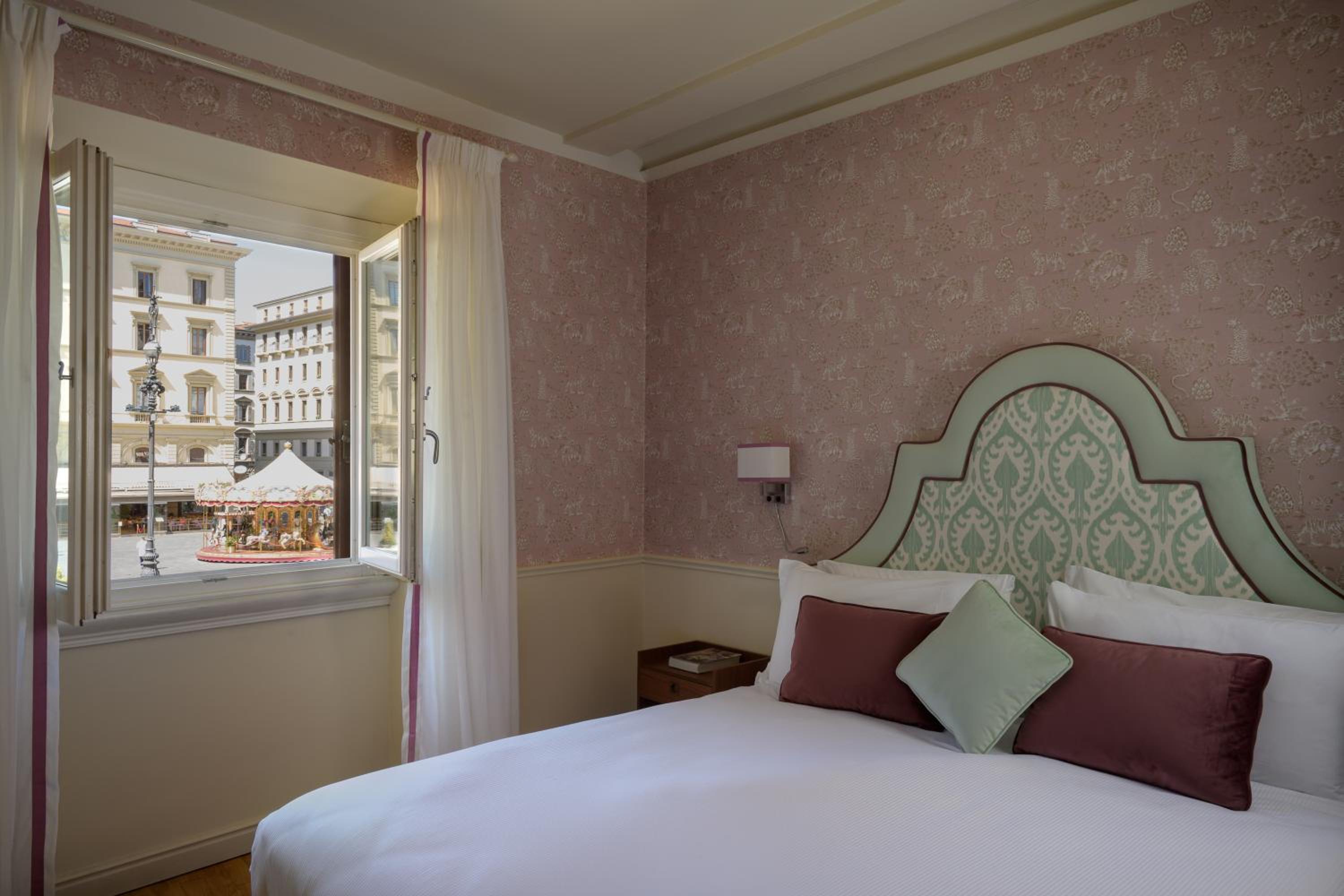 Superior Double or Twin Room with City View photo 3