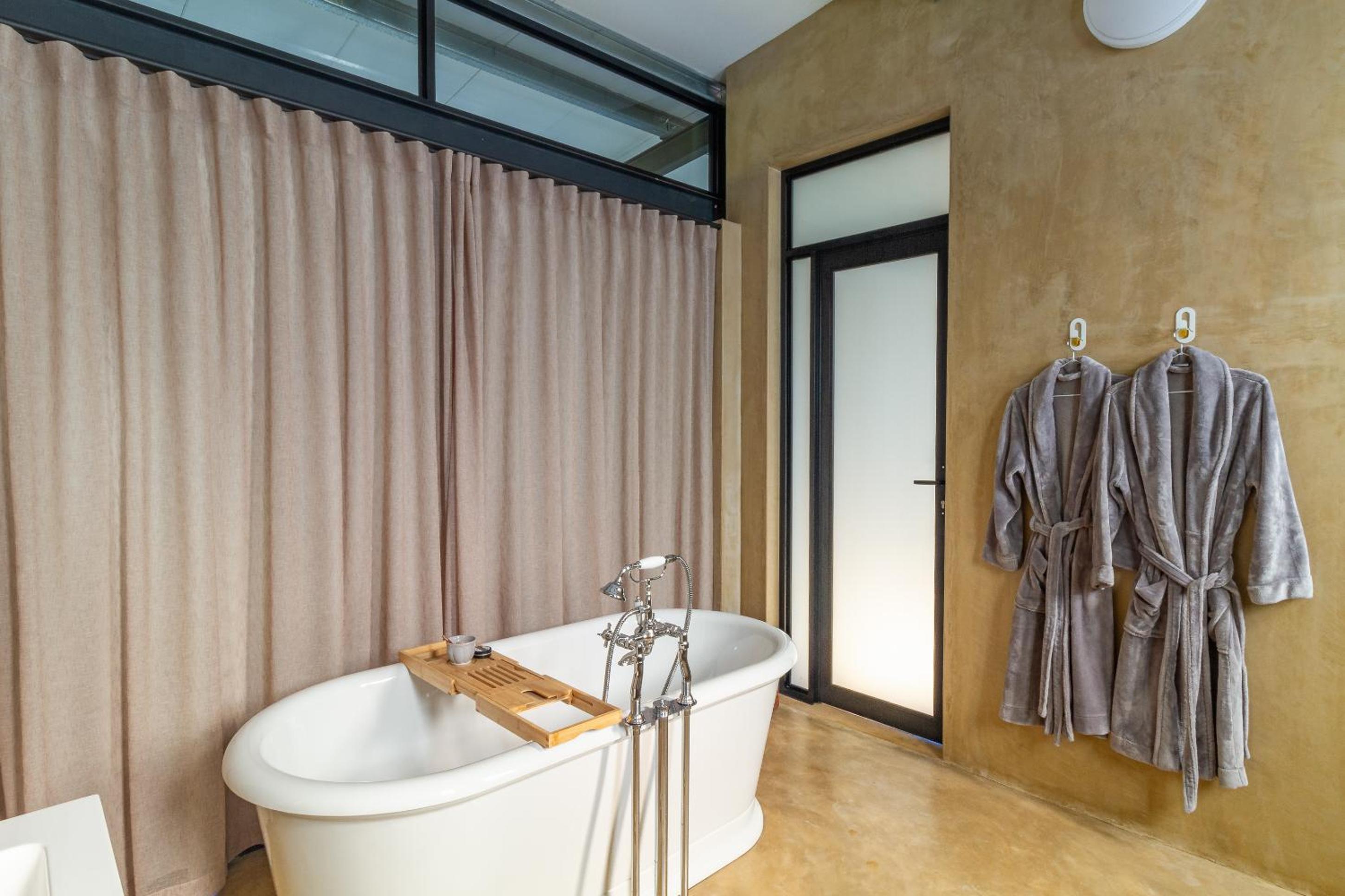 Luxury King Room photo 3