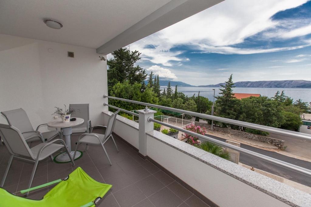 One-Bedroom Apartment with Sea View - Photo 36