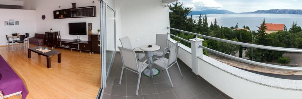 One-Bedroom Apartment with Sea View - Photo 35