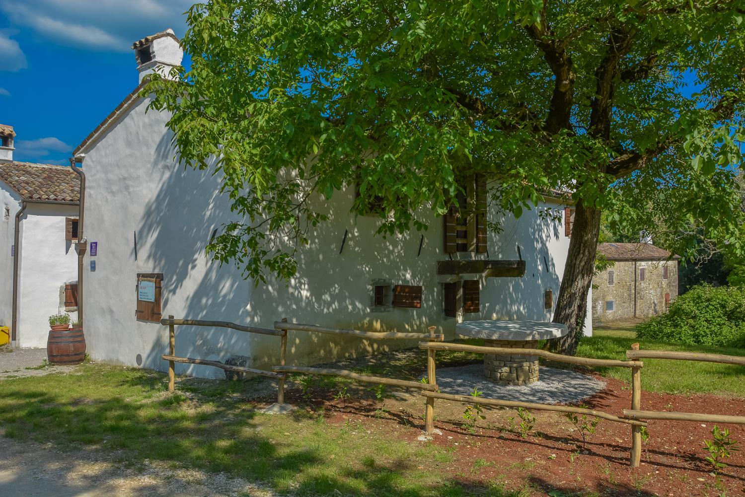 One-Bedroom Stone House (2 Adults) photo 3
