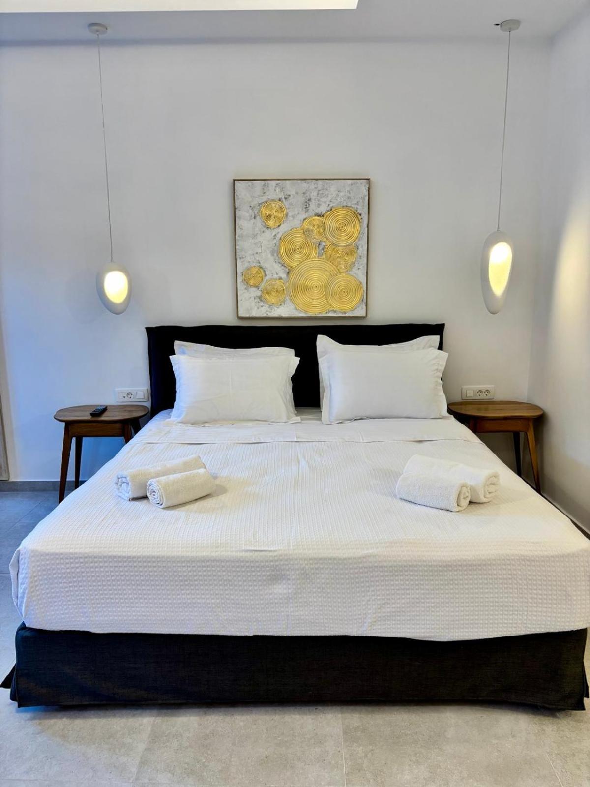 Deluxe King Suite photo 3