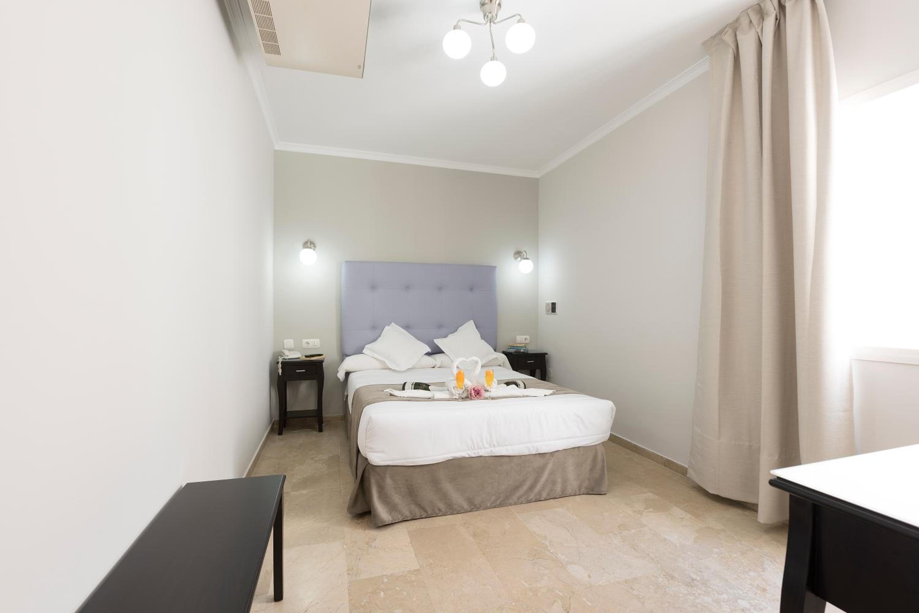 Budget Double or Twin Room - Photo 10