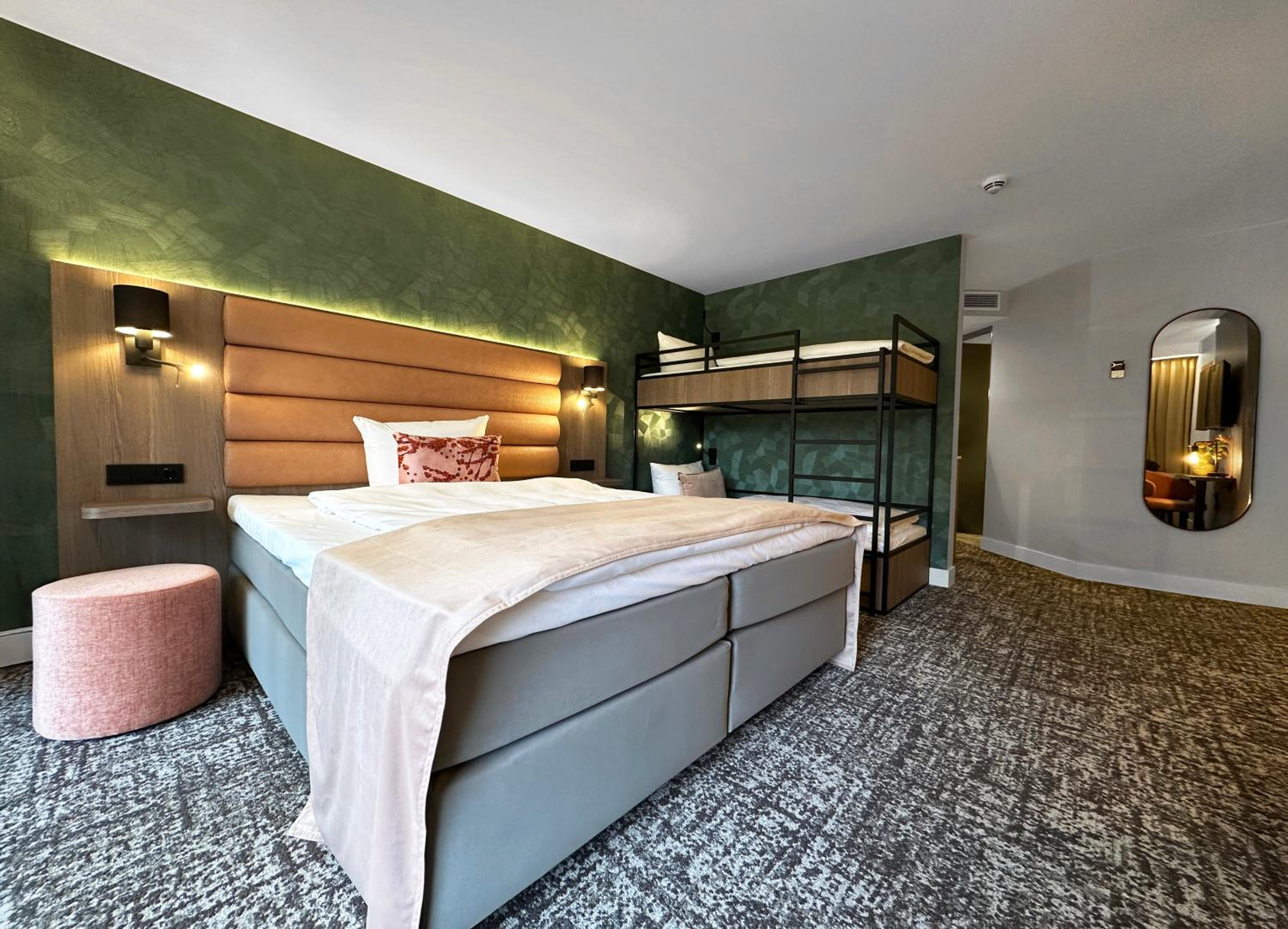 Deluxe Quadruple Room - Photo 1