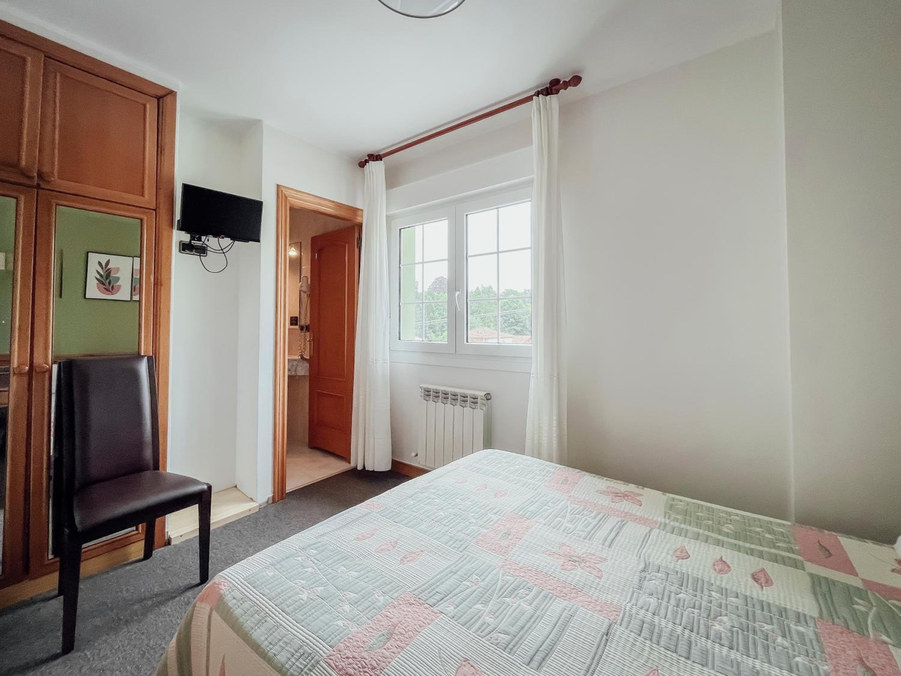 Economy Double Room - Photo 4