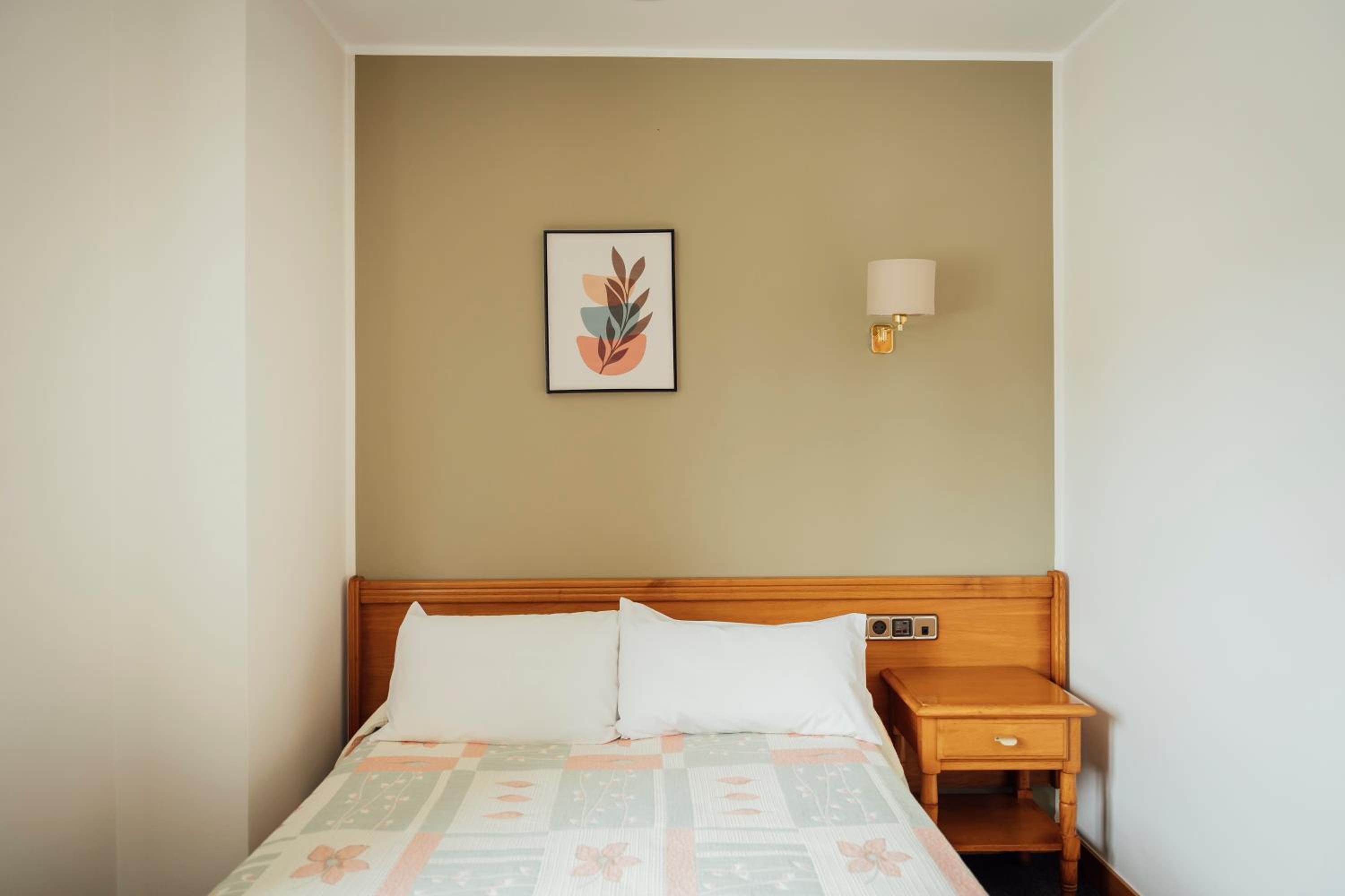 Economy Double Room - Photo 3