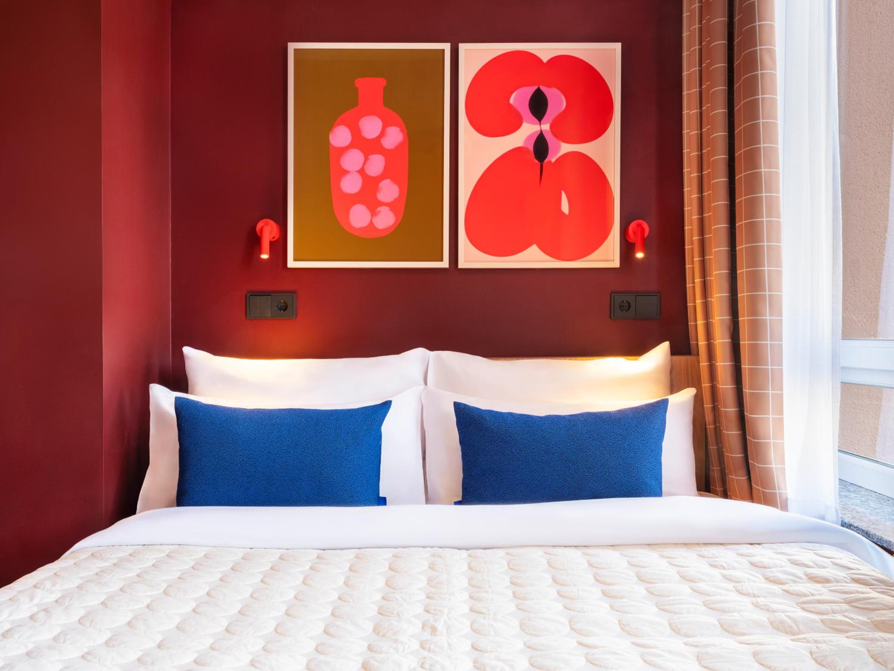 Large Studio with Kitchenette - Accessible