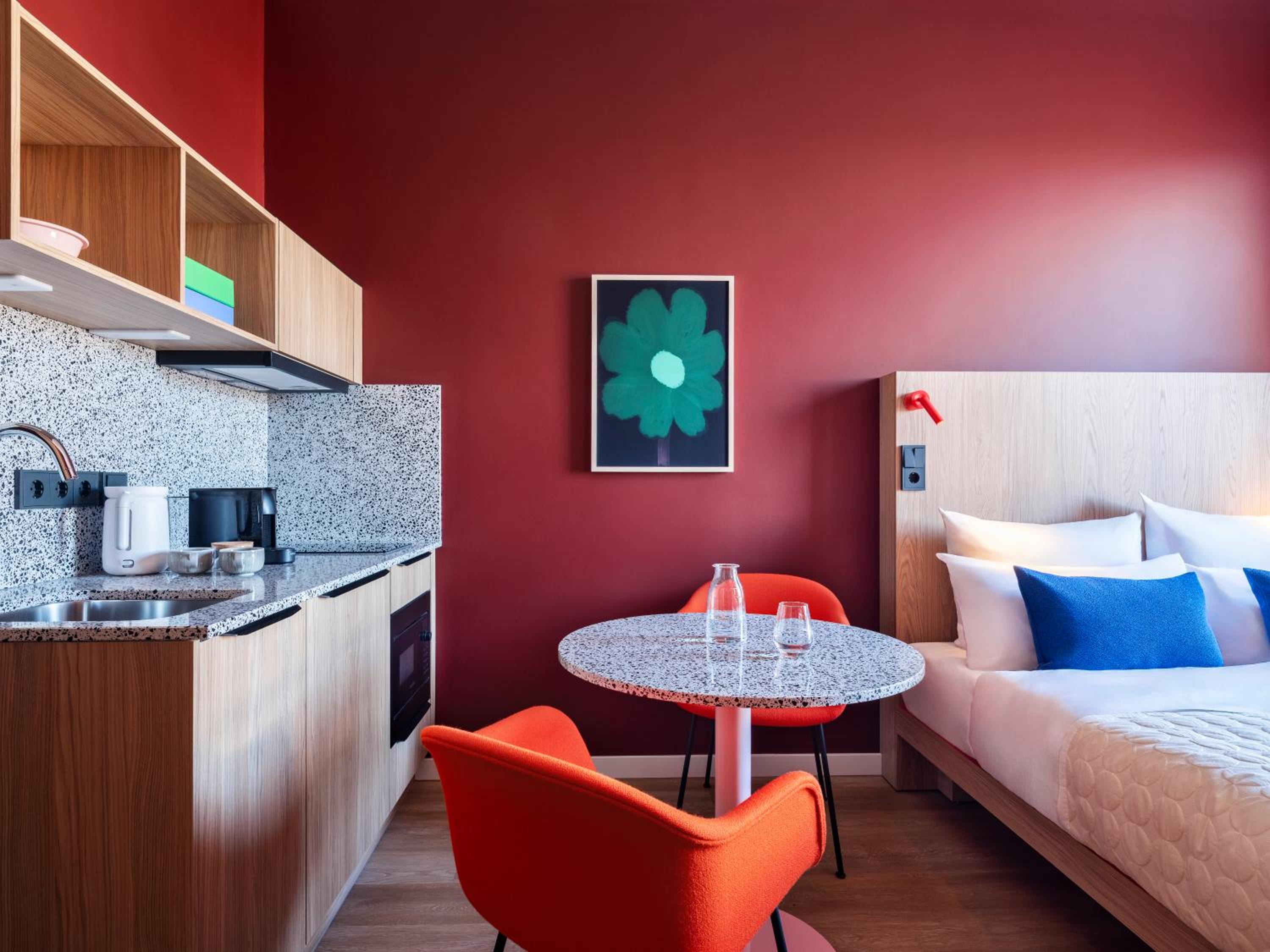 Medium Studio with Kitchenette photo 3