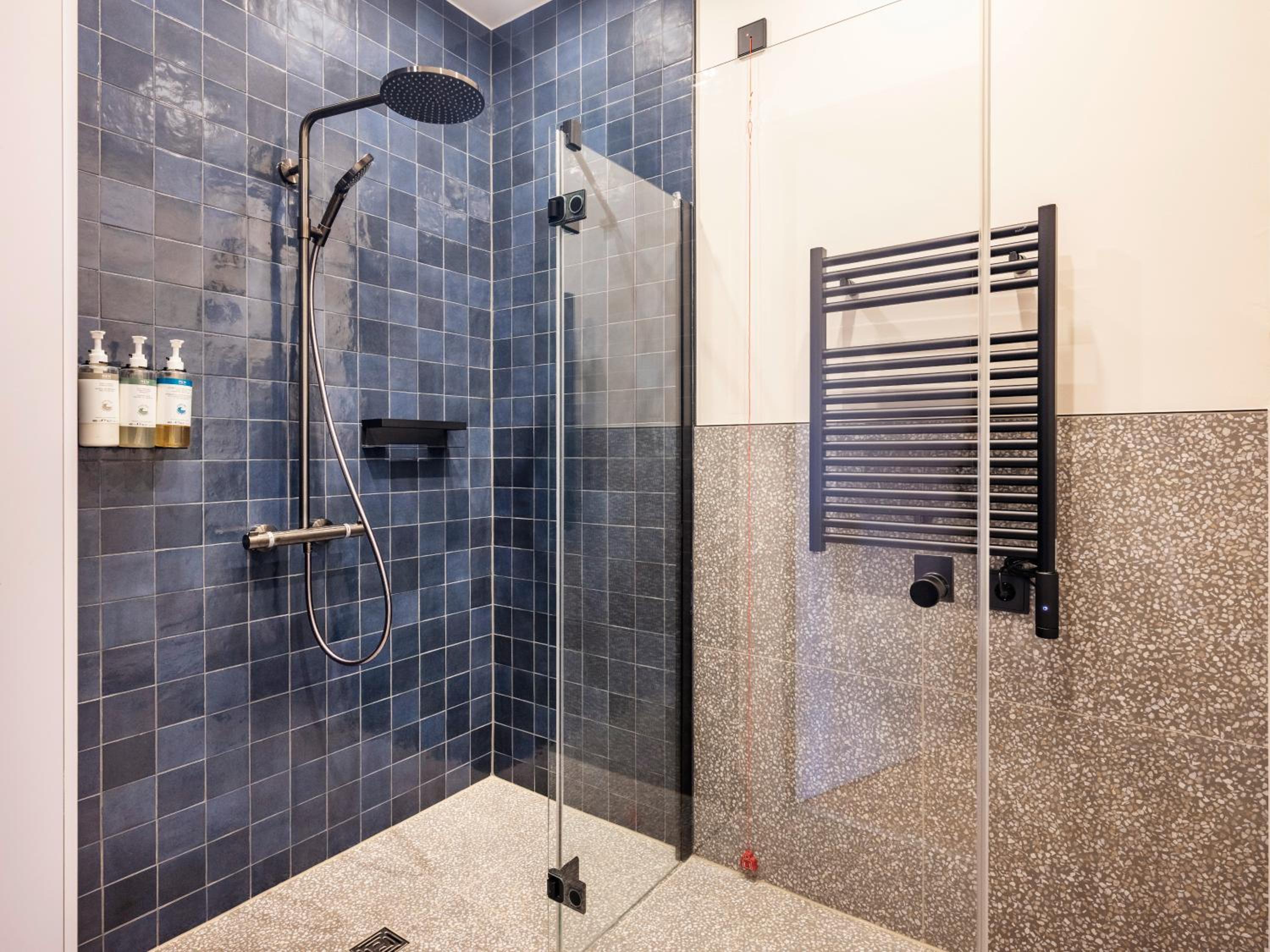 Large Studio with Kitchenette - Accessible photo 3