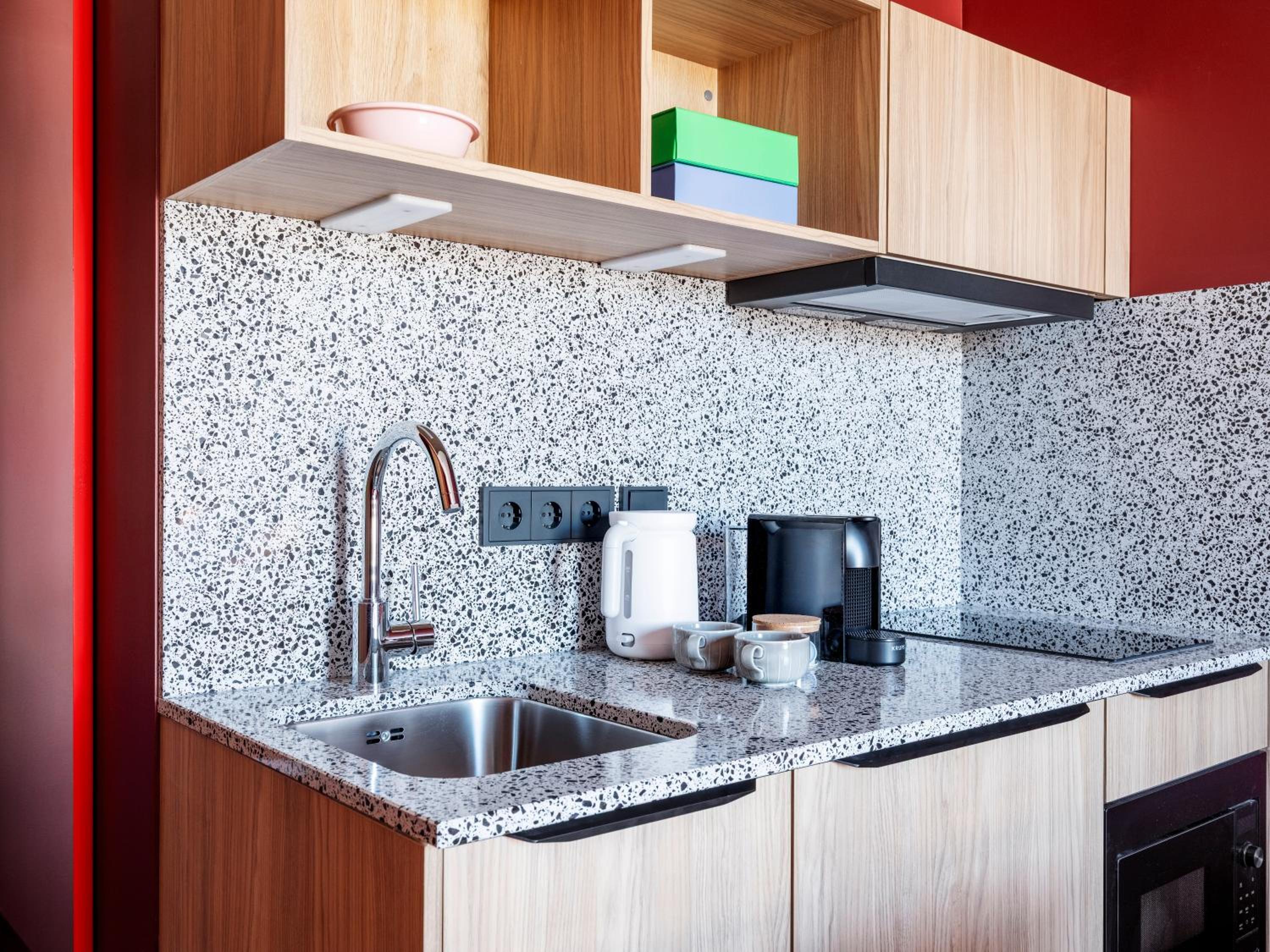 Large Studio with Kitchenette - Accessible photo 2