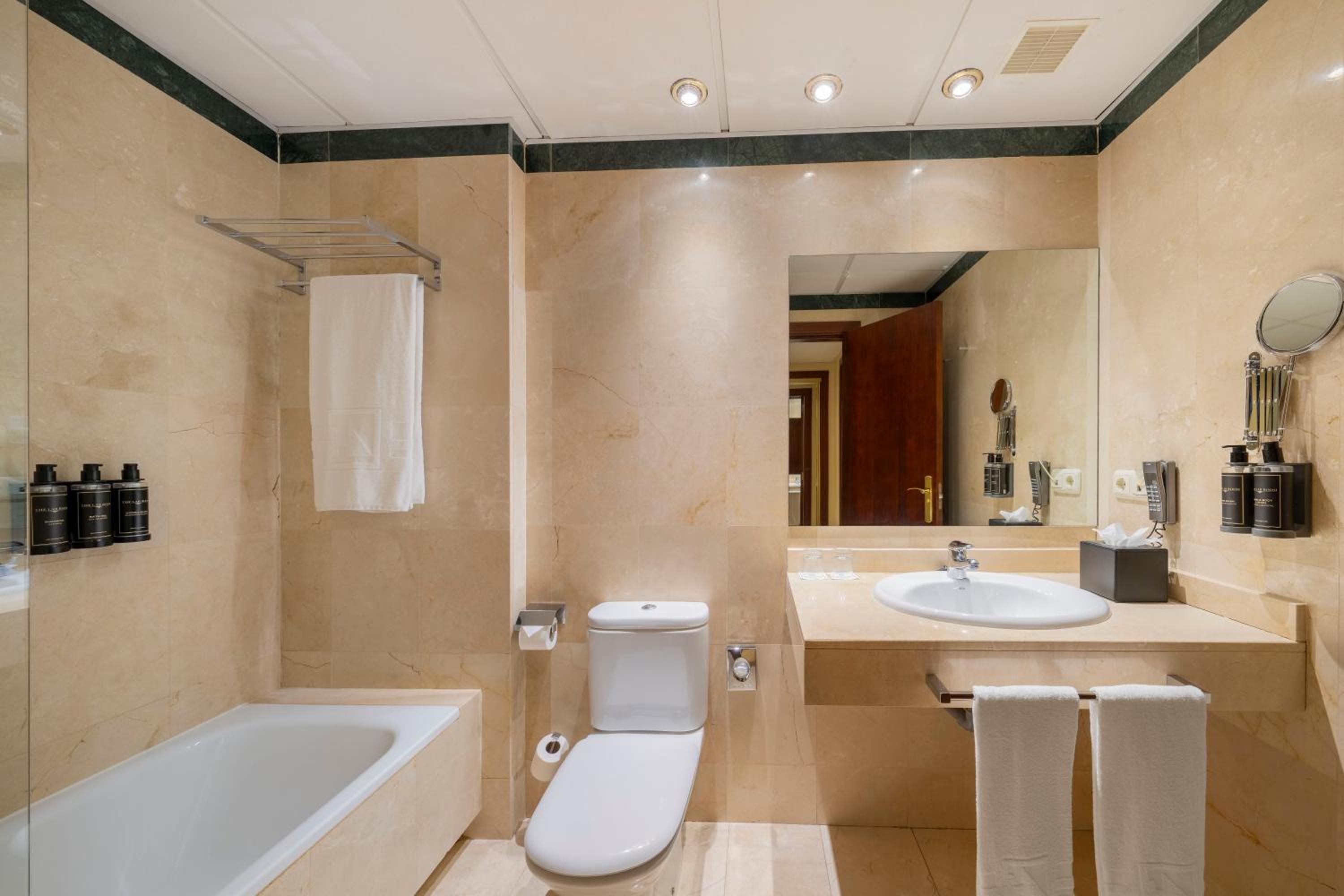 Double or Twin Room with Parking