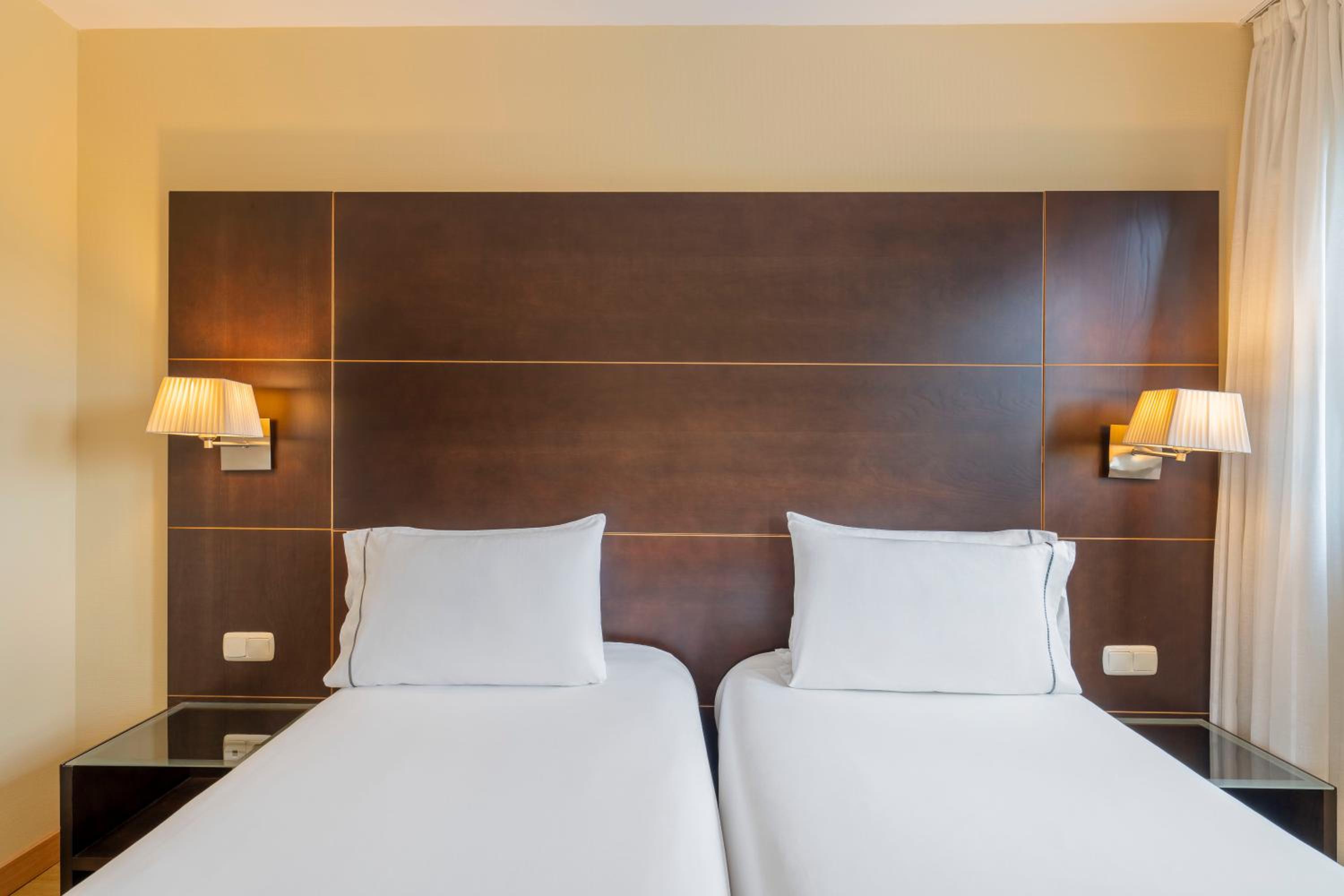 Double or Twin Room (1-2 Adults) - Photo 4