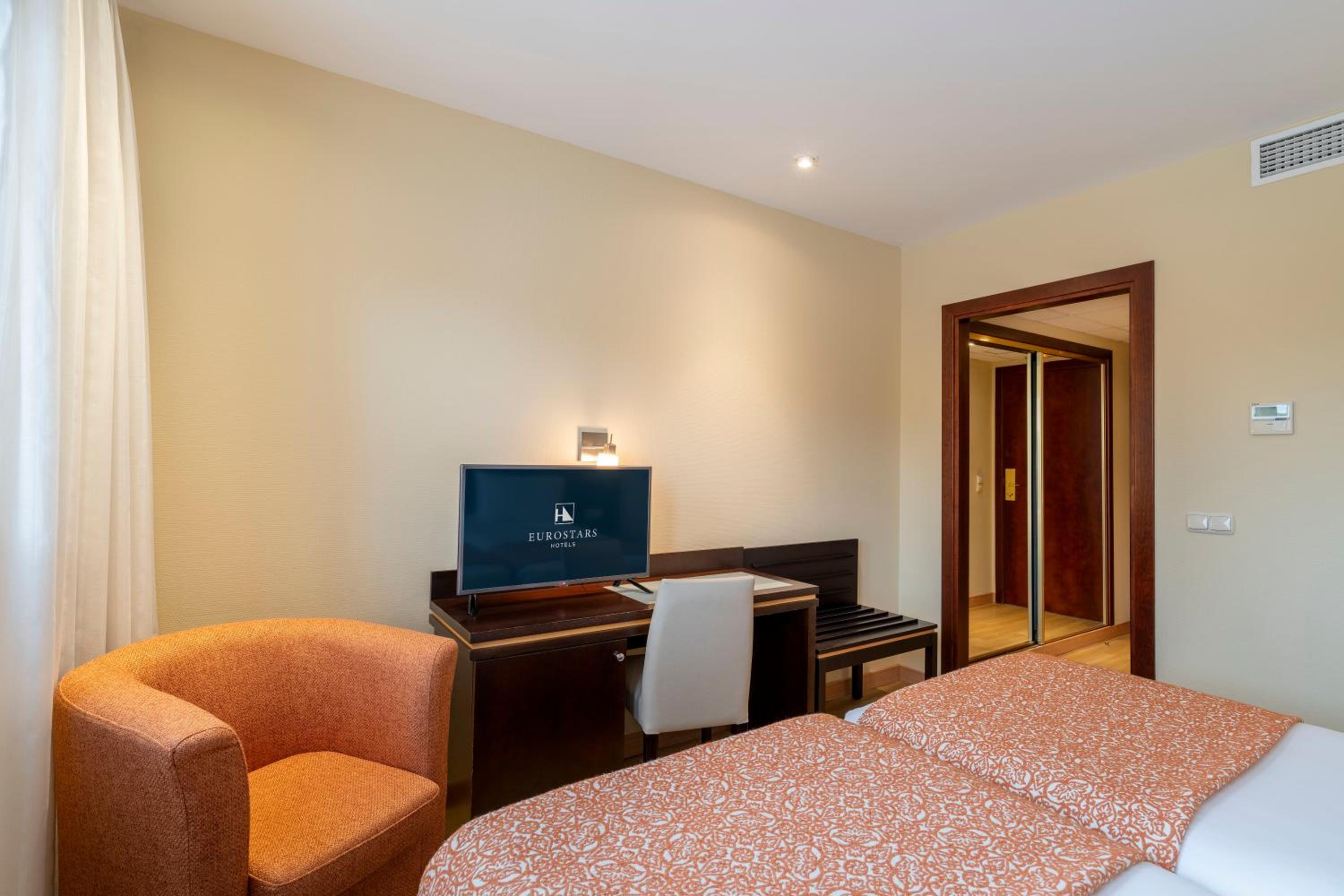 Double or Twin Room (1-2 Adults) - Photo 2
