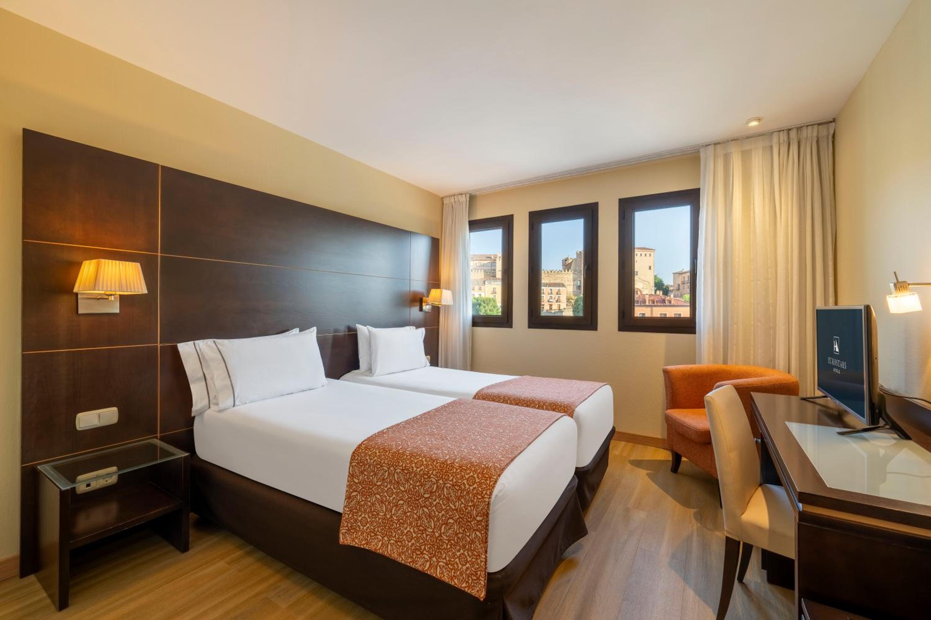 Double or Twin Room (1-2 Adults) - Photo 3