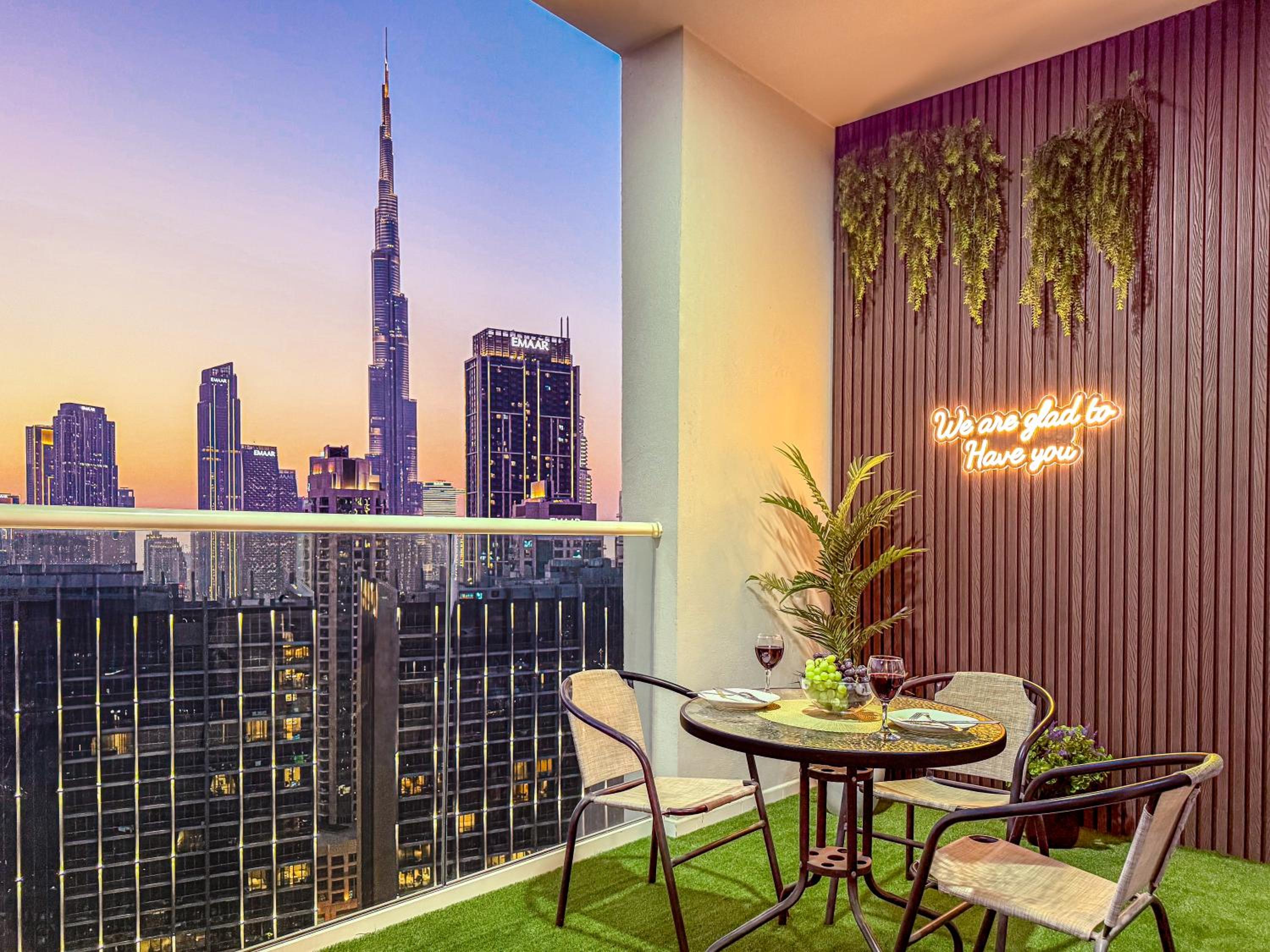 Cozy Two-Bedroom Apartment Burj Khalifa View photo 1