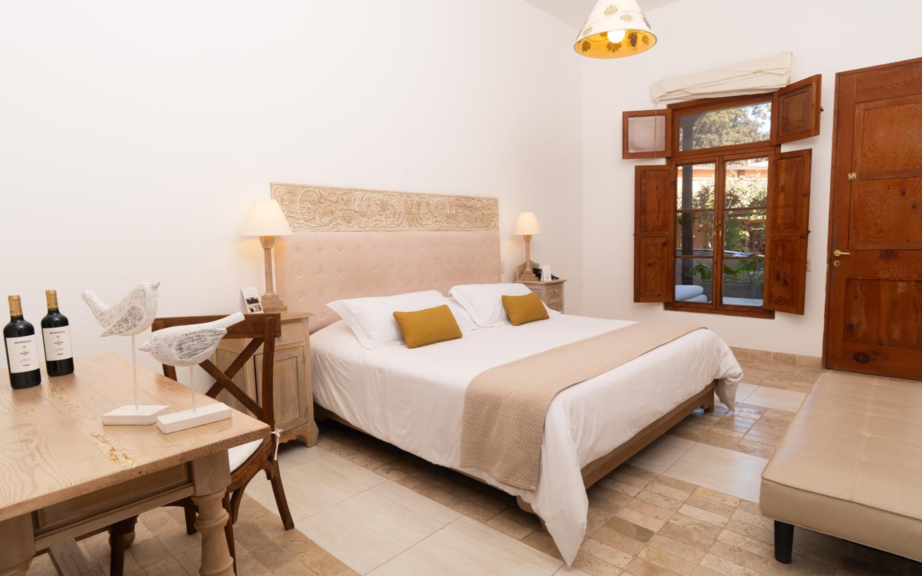 Superior King Room with Pool View photo 3
