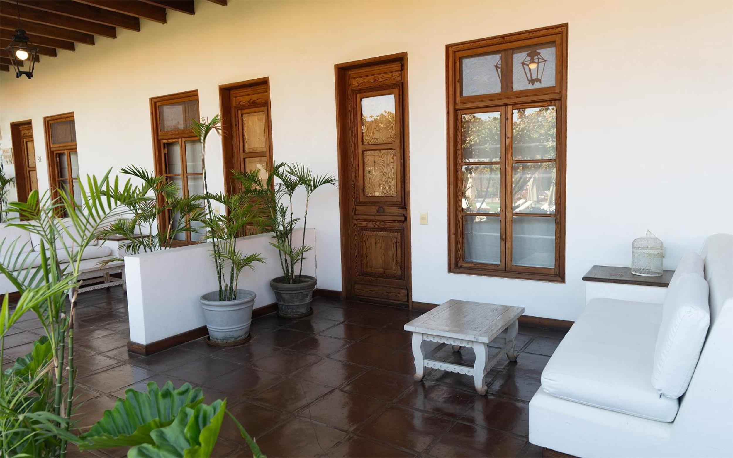 Superior King Room with Pool View photo 2