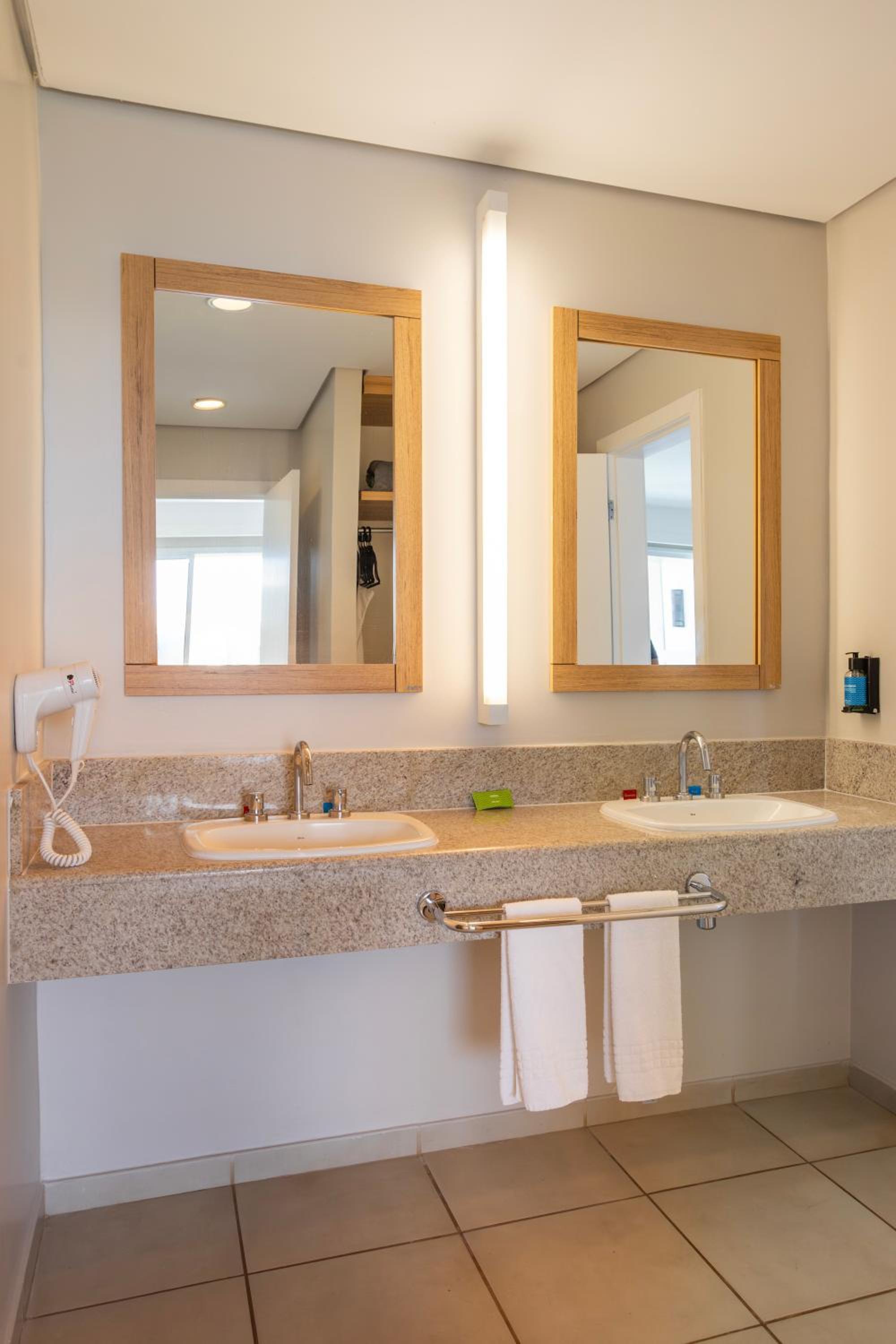 Master Suite with Access to Hot Park and Parque das Fontes photo 1