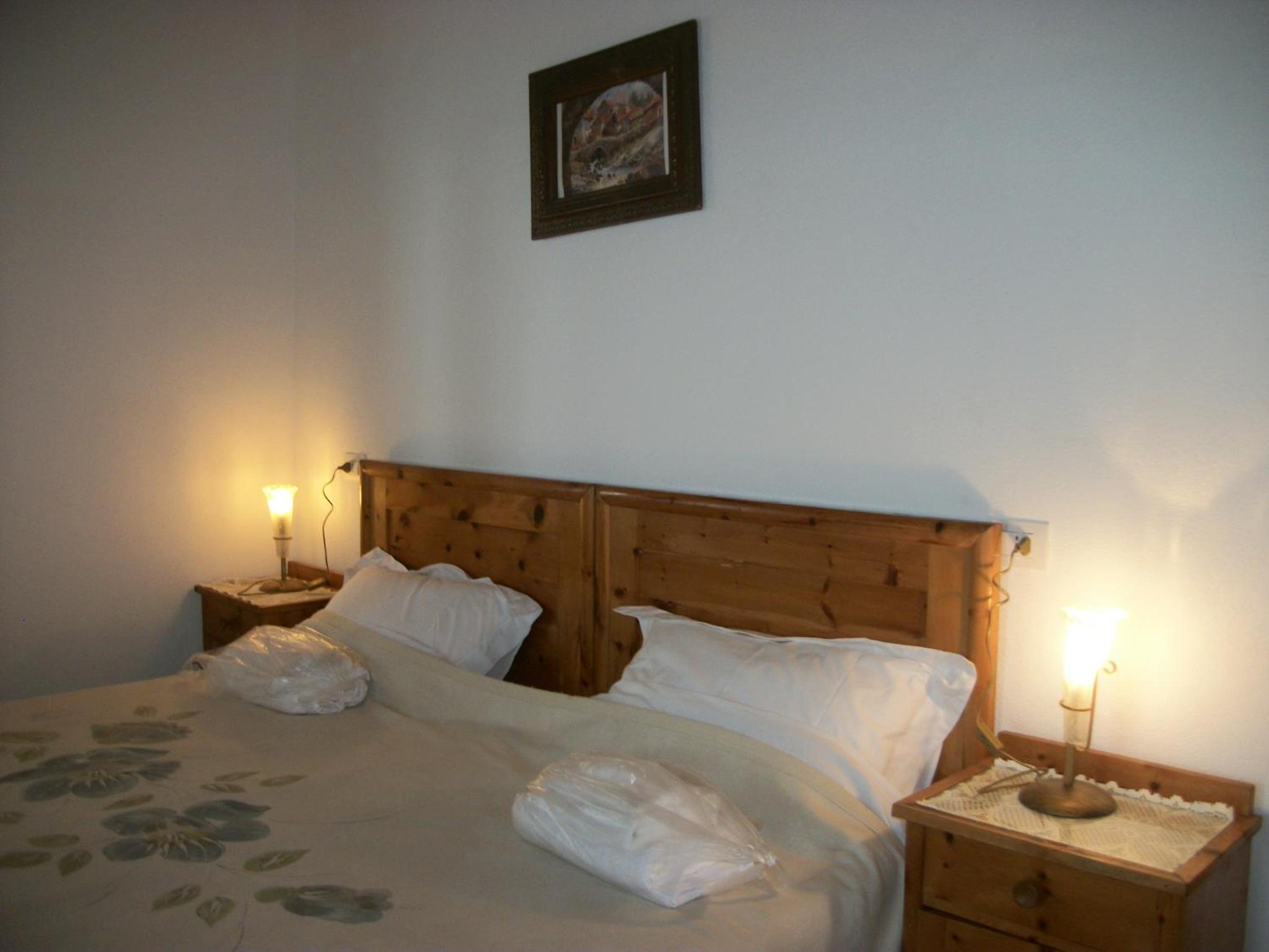Double or Twin Room with Bathroom - Photo 8