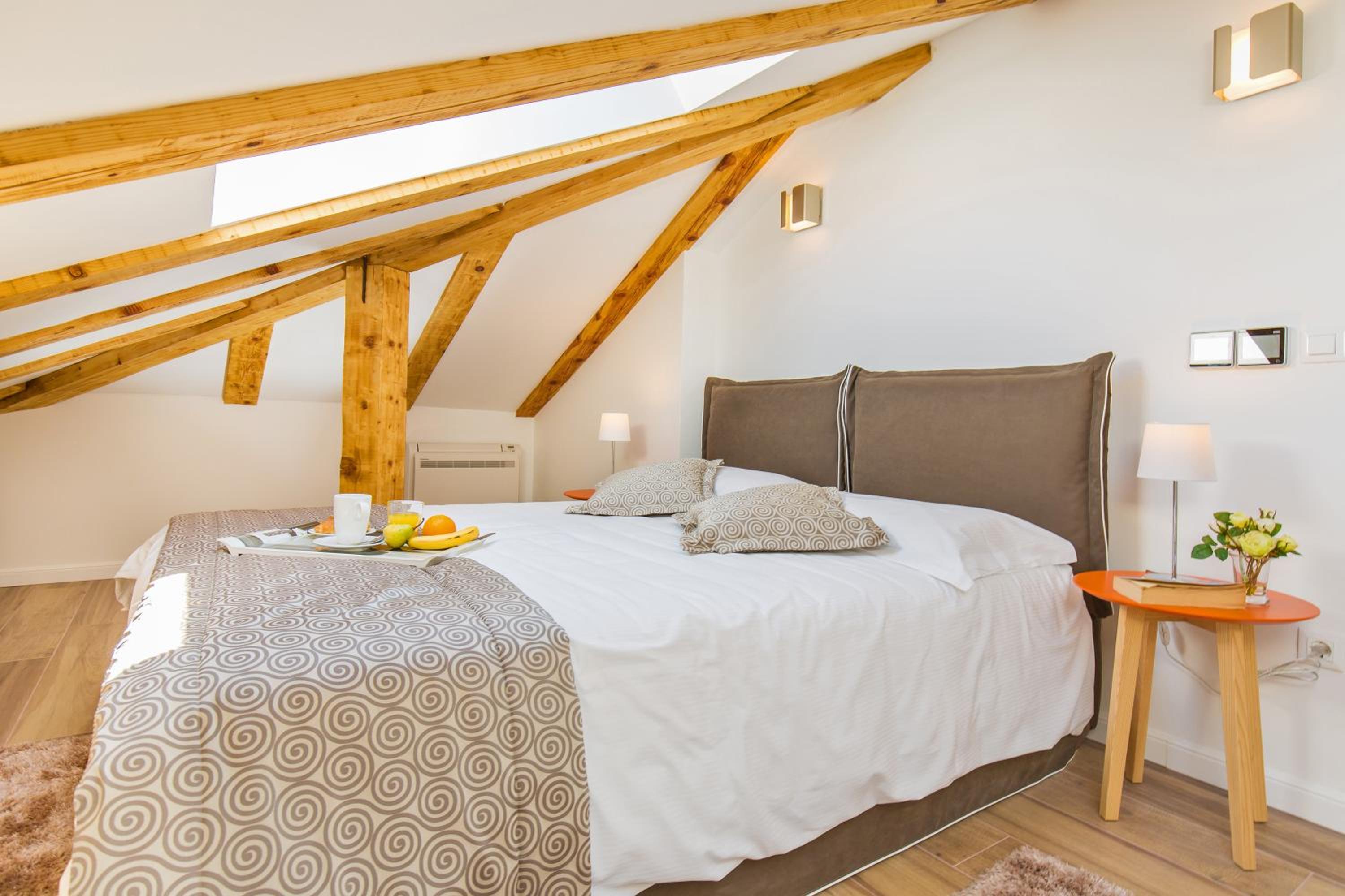 Ein-Zimmer-Apartment mit Balkon - Dachgeschoss