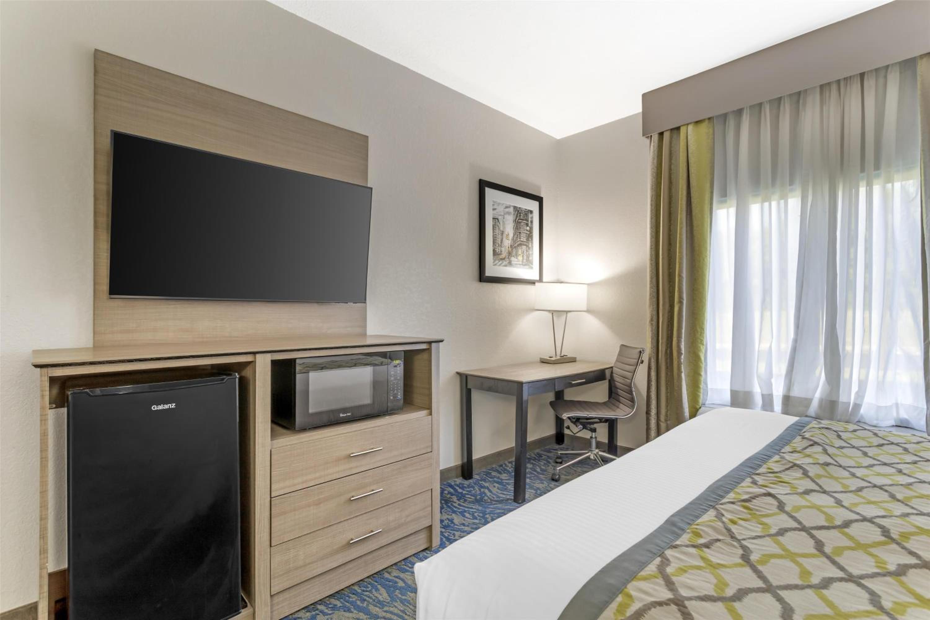 King Room with Sofa Bed - Non-Smoking - Photo 3