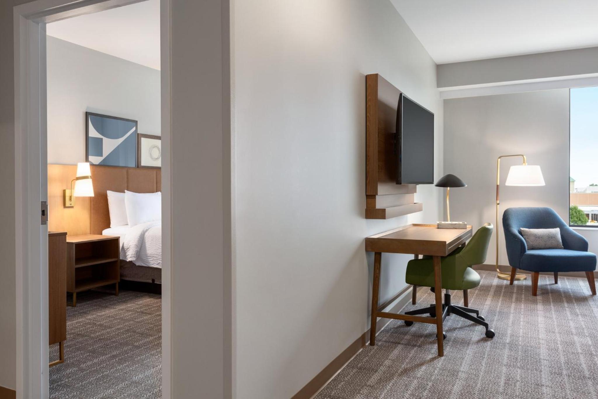 One-Bedroom King Suite - Photo 3