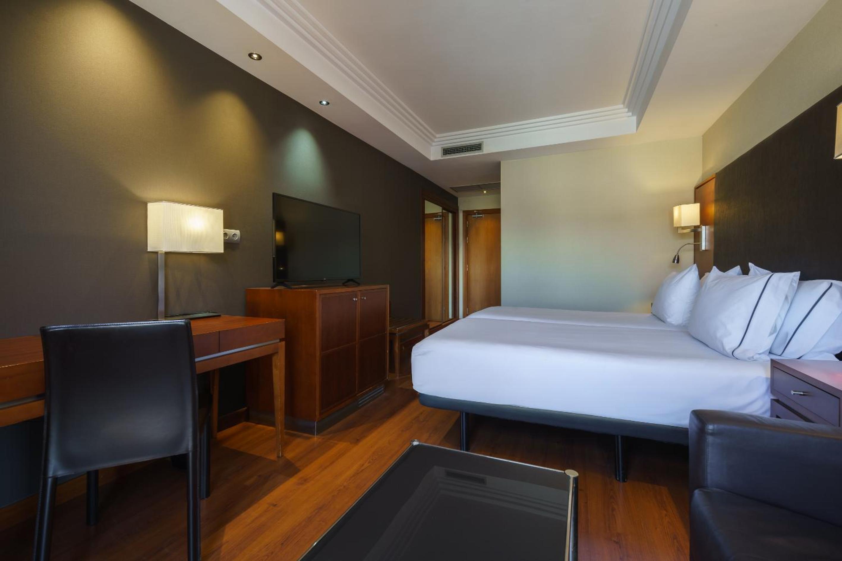 Double or Twin Room - Photo 4
