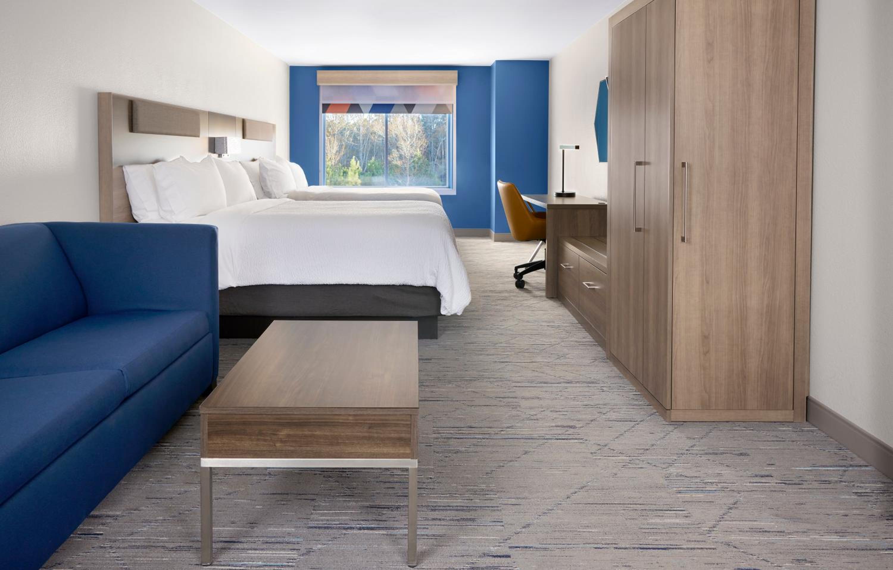 Queen Suite with Two Queen Beds - Photo 3