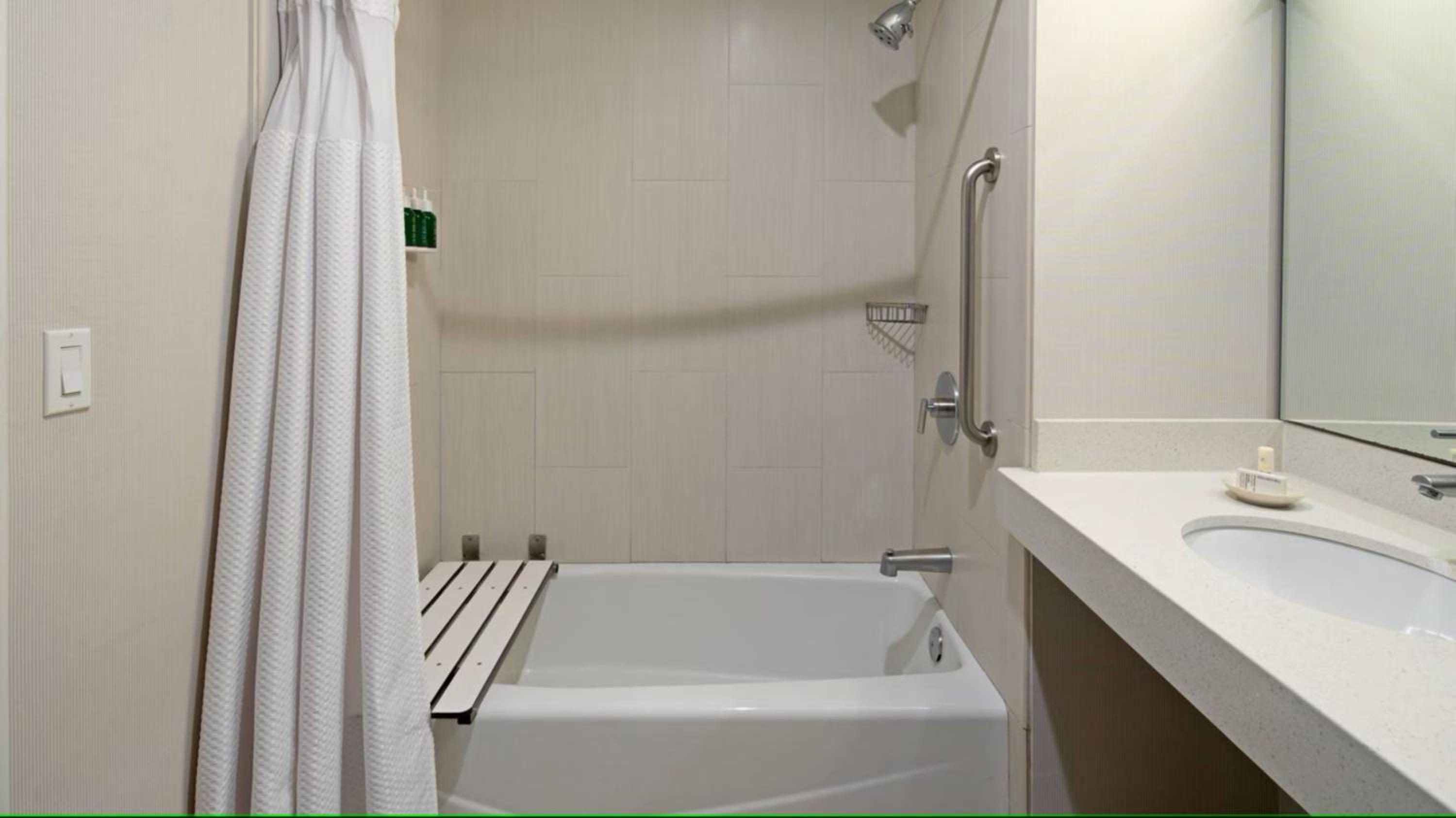 Standard King Room with Mobility Accessible Tub - Photo 2