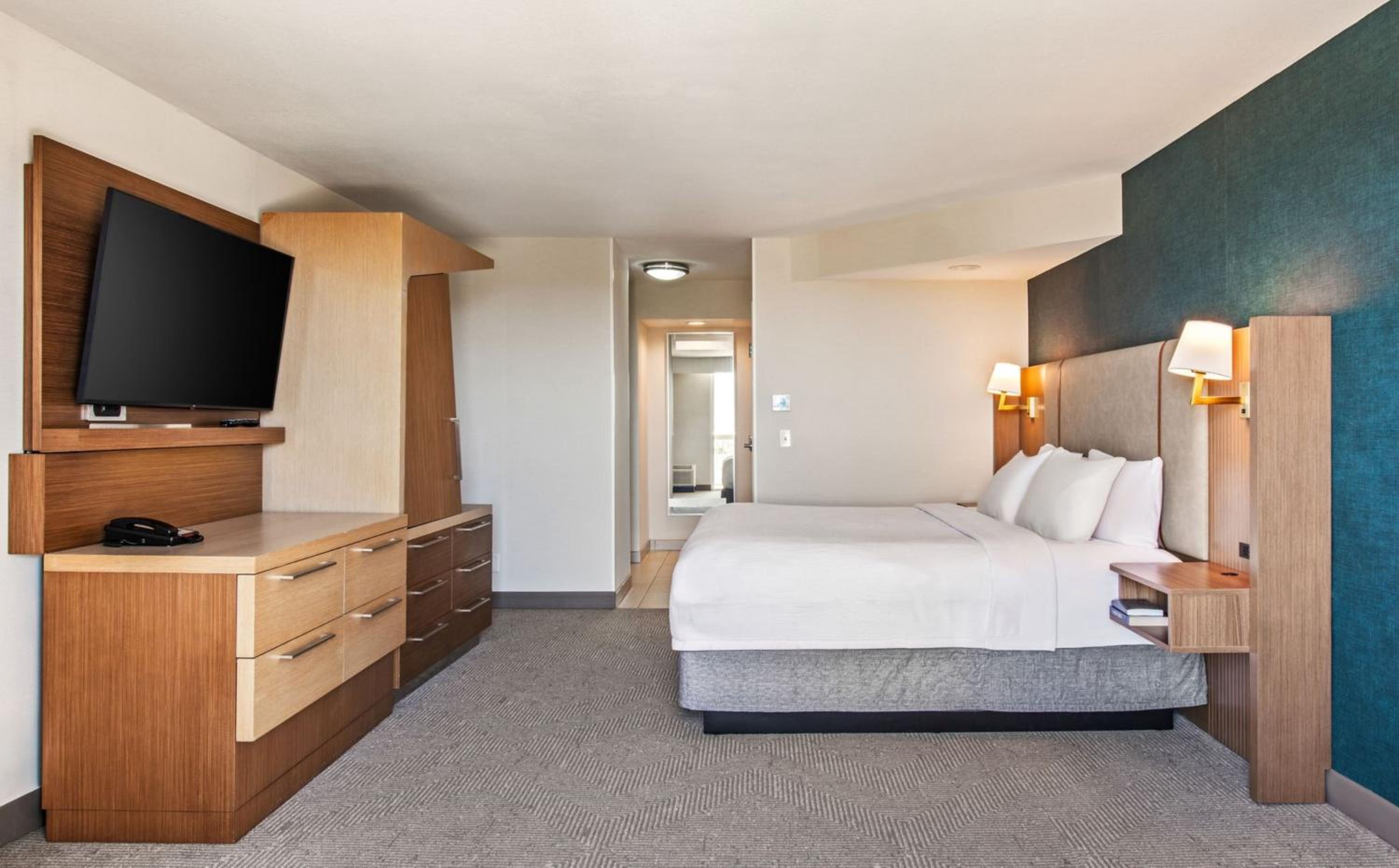 One-Bedroom King Suite with Pool View - Photo 1