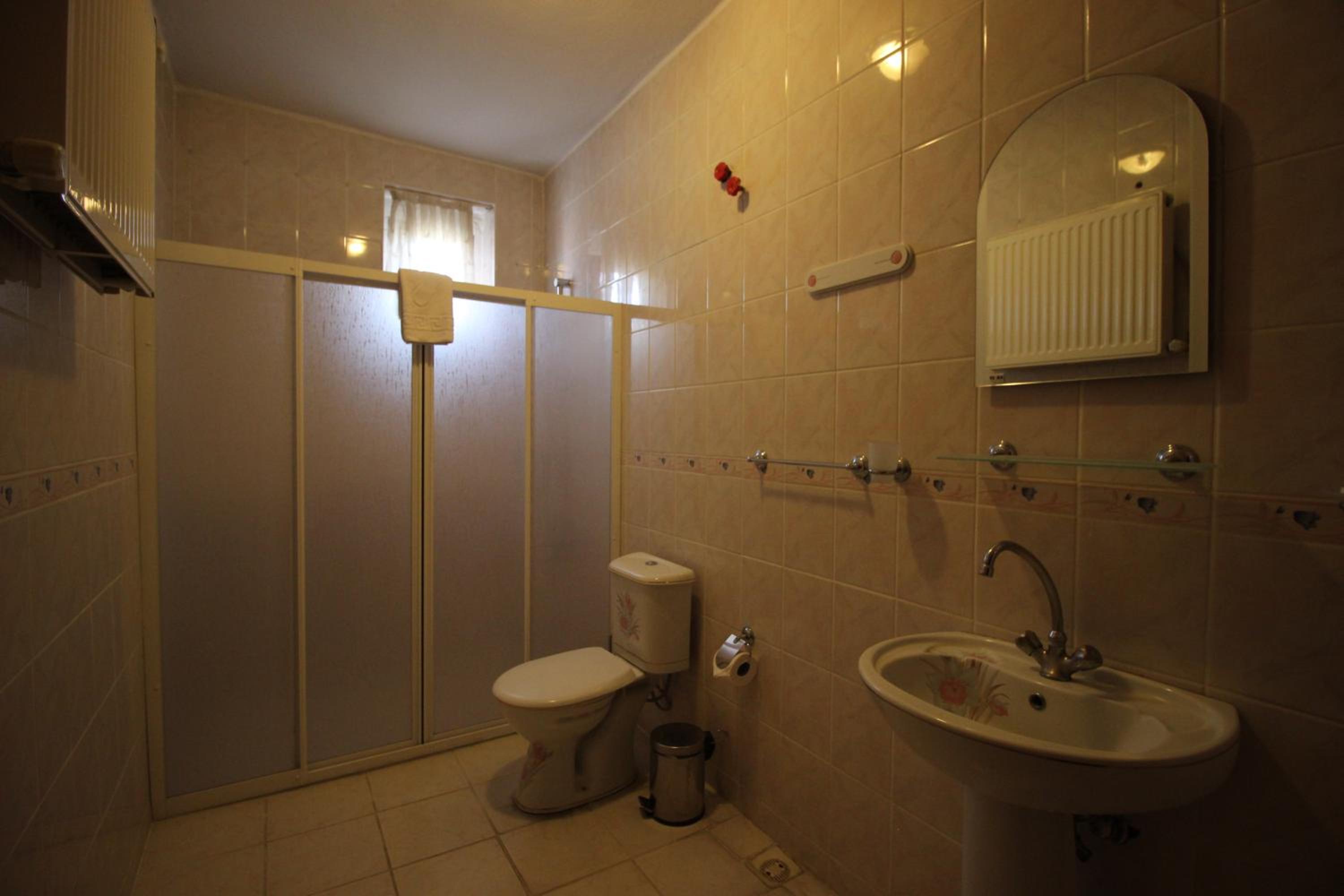 Deluxe Suite - Photo 11