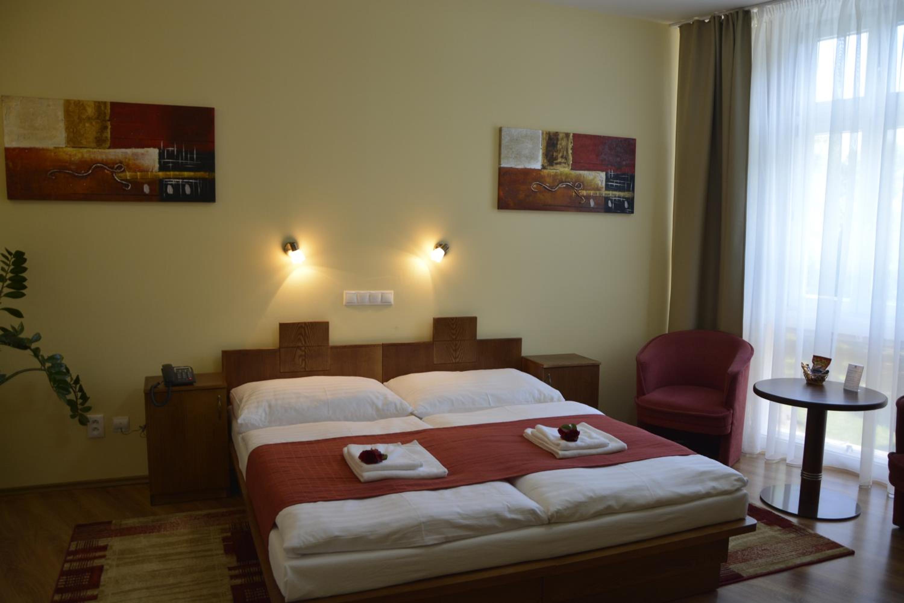 Double or Twin Room - Photo 12